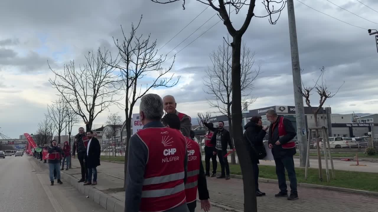 CHP Nilüfer İlçe Örgütü'nden 'Geçinemeyen korna çalsın' eylemi