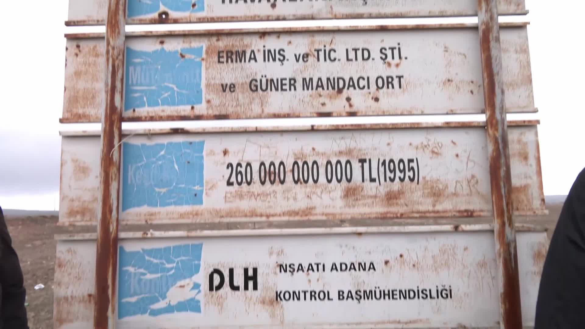 Temeli 1996’da atılan Niğde Havalimanı, 30 yıl geçmesine rağmen hala yapılmadı