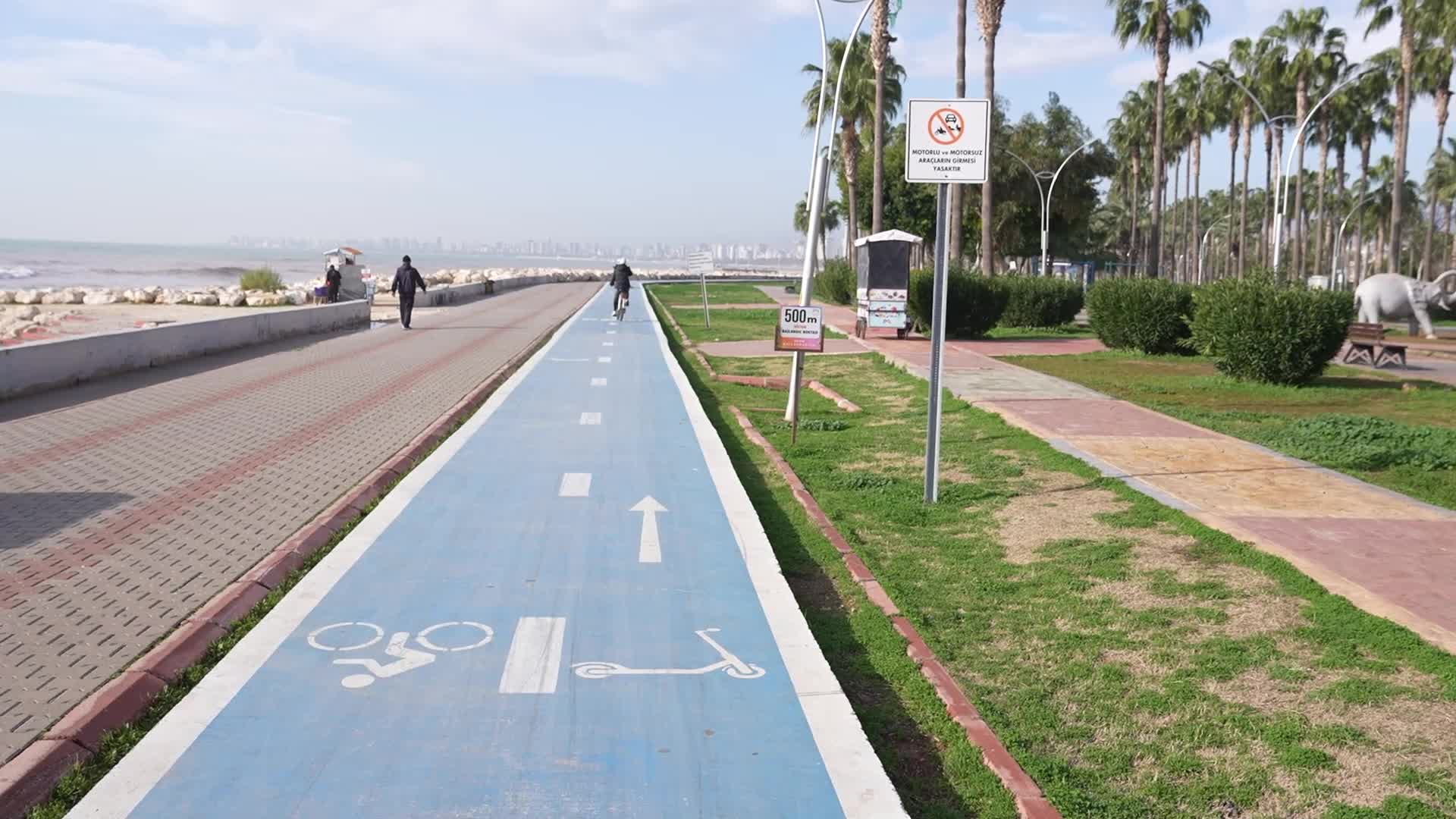 Mersin Büyükşehir Belediyesi, sahil bandını 20 kamera ile anlık olarak izliyor