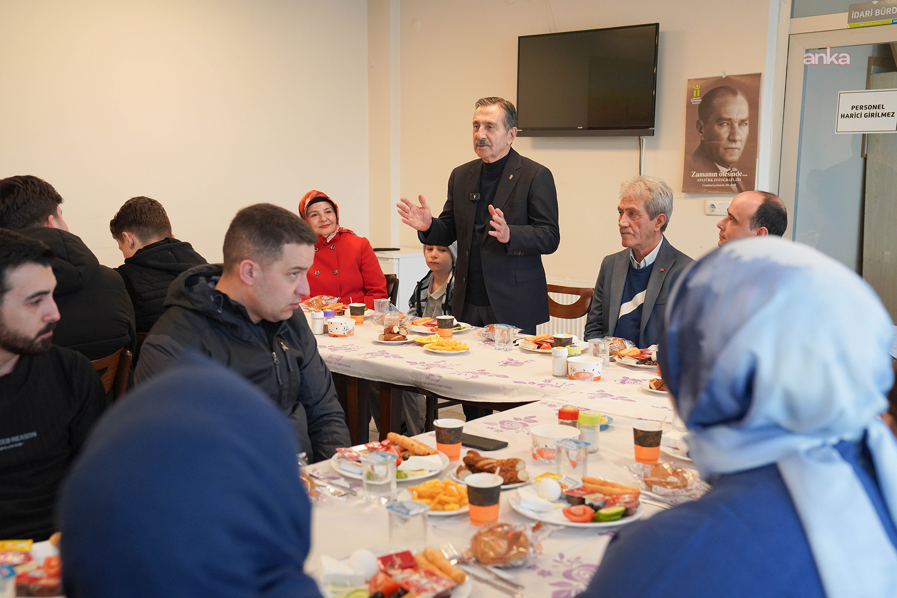Tepebaşı Belediye Başkanı Ataç, gençlerle bir araya geldi: "Geleceği birlikte kuracağız"