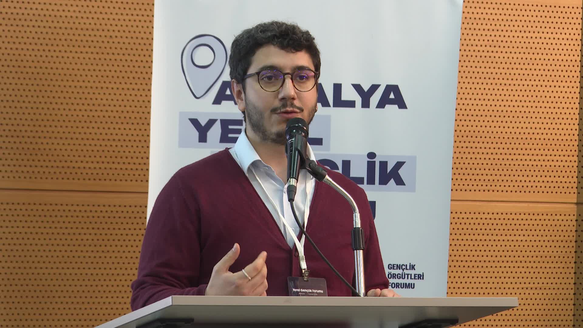 Antalyalı gençler, Yerel Gençlik Forumu'nda deneyimlerini, ihtiyaçlarını ve taleplerini paylaştı