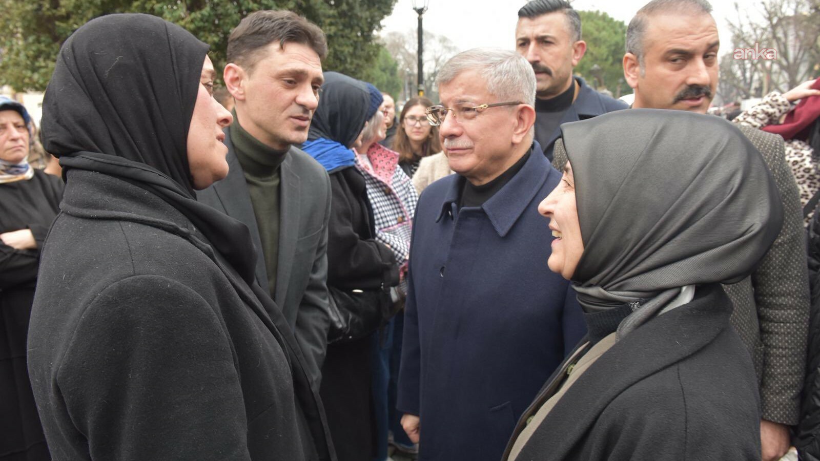 Ahmet Davutoğlu eşi ile birlikte Ahmet Minguzzi için düzenlenen mevlit programına katıldı