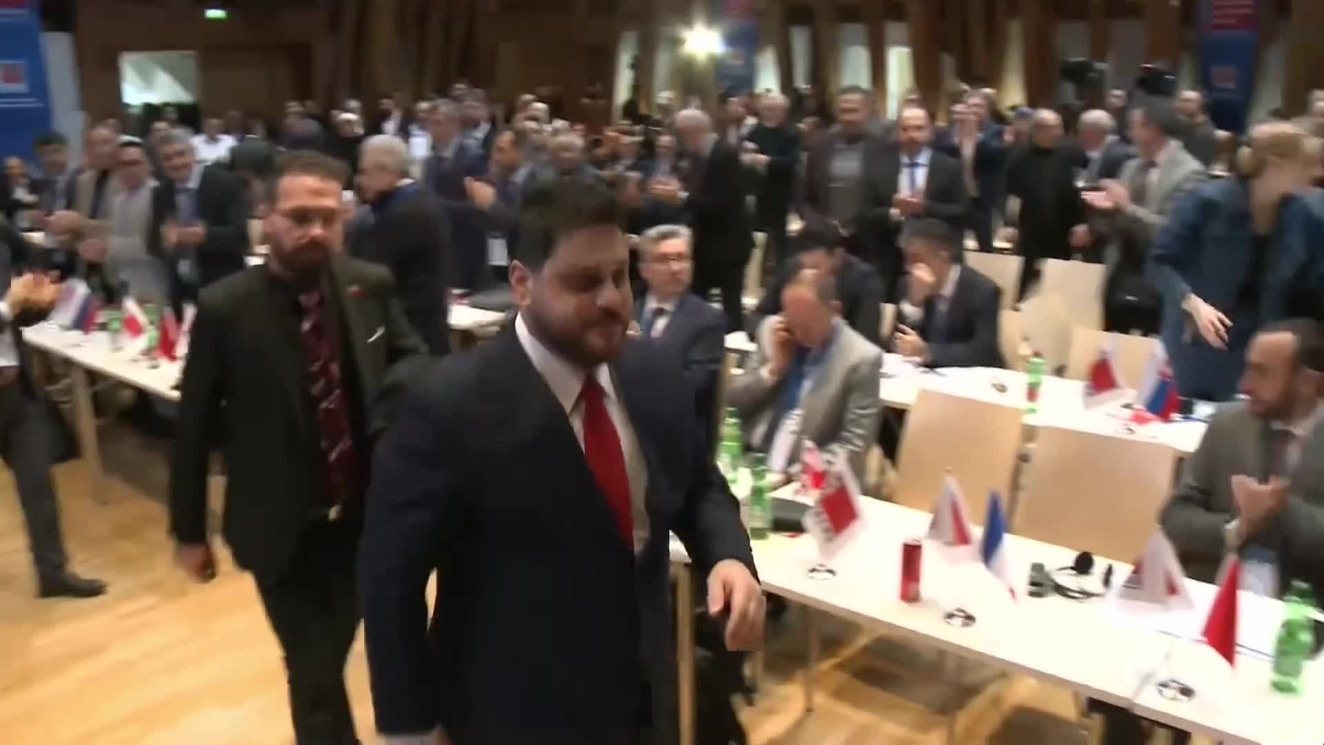 Hüseyin Baş, 11. Viyana Uluslararası Milli Ekonomi Modeli Kongresi'nde konuştu: “Yağma düzeni, MEM’in 'Milli Paralarla Ticaret' devrimiyle sarsılmıştır”