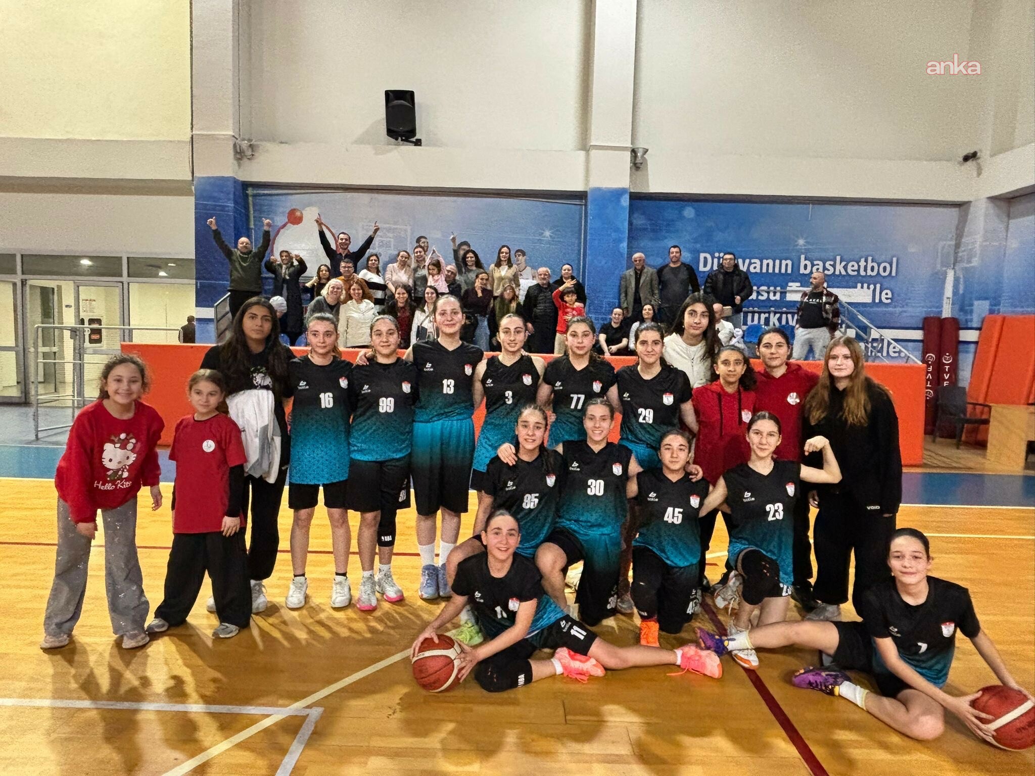 Bayraklı Belediyesi U14 Kız Basketbol Takımı İzmir şampiyonu oldu