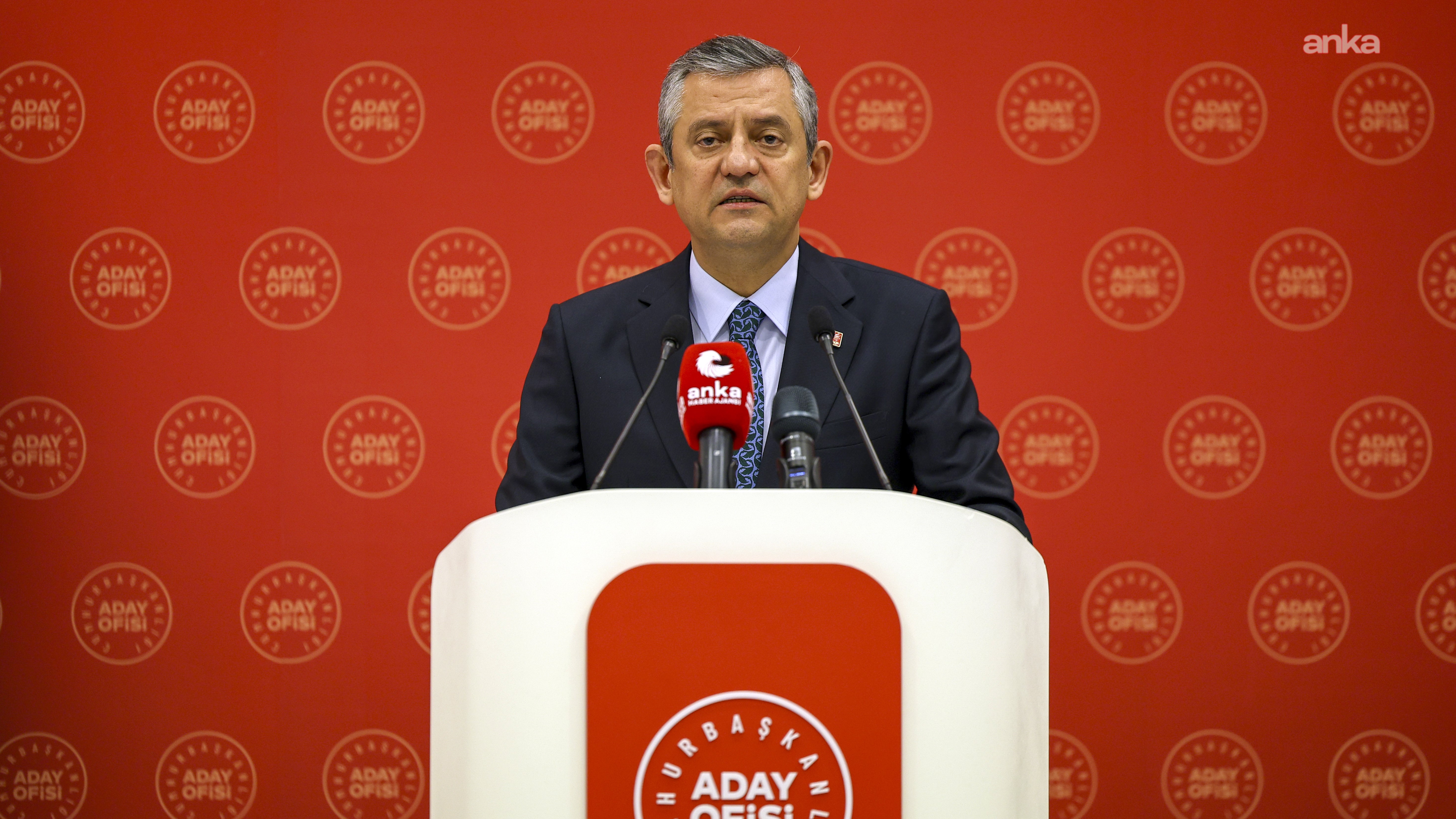 Özgür Özel: “İmamoğlu’nu esir alarak bu yürüyüşü durduracaklarını sananları yine büyük bir hüsran bekliyor”
