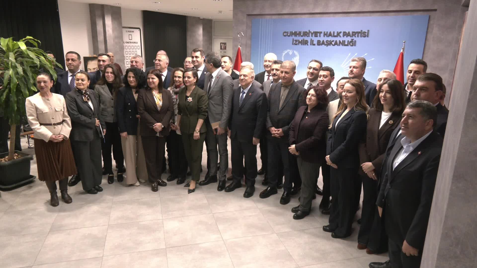 CHP Genel Başkan Yardımcıları Aytekin ve Zeybek İzmir’de temaslarda bulundu
