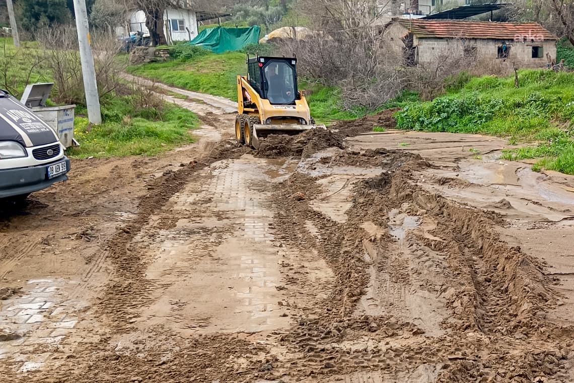 Efeler Belediyesi ekipleri, yoğun yağışlara karşı teyakkuzda