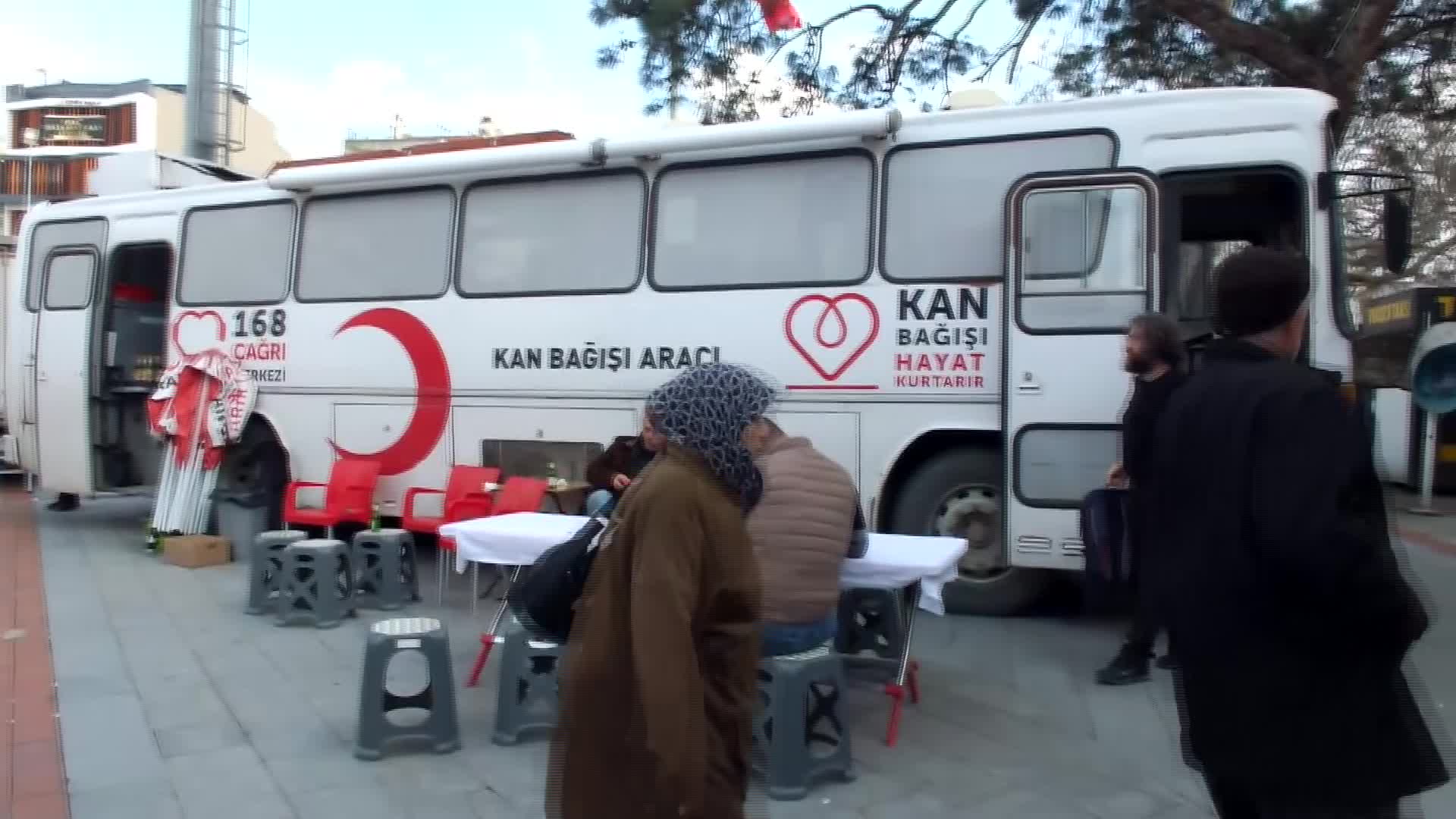 Burhaniyeliler Türk Kızılay'a kan bağışında bulundu