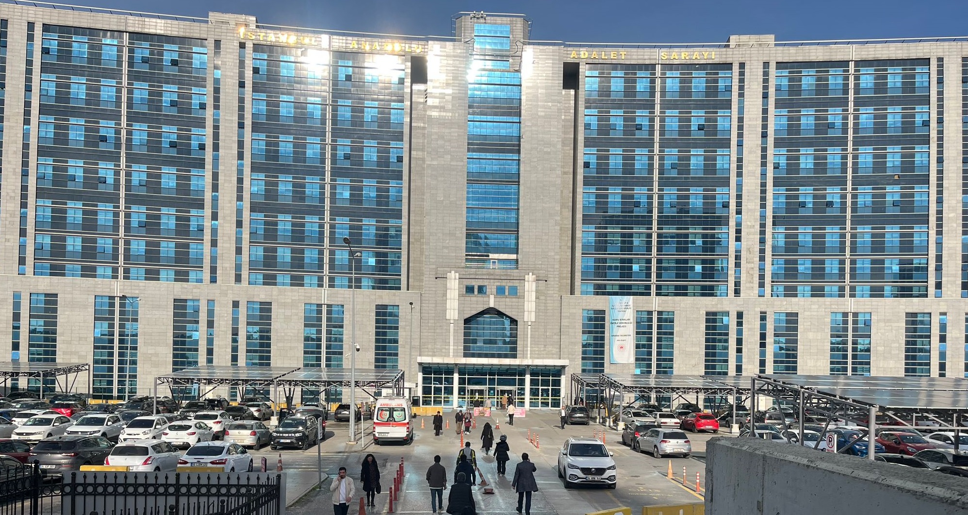 Üsküdar Devlet Hastanesi'nde görevli 2 doktor "rüşvet" suçundan gözaltına alındı