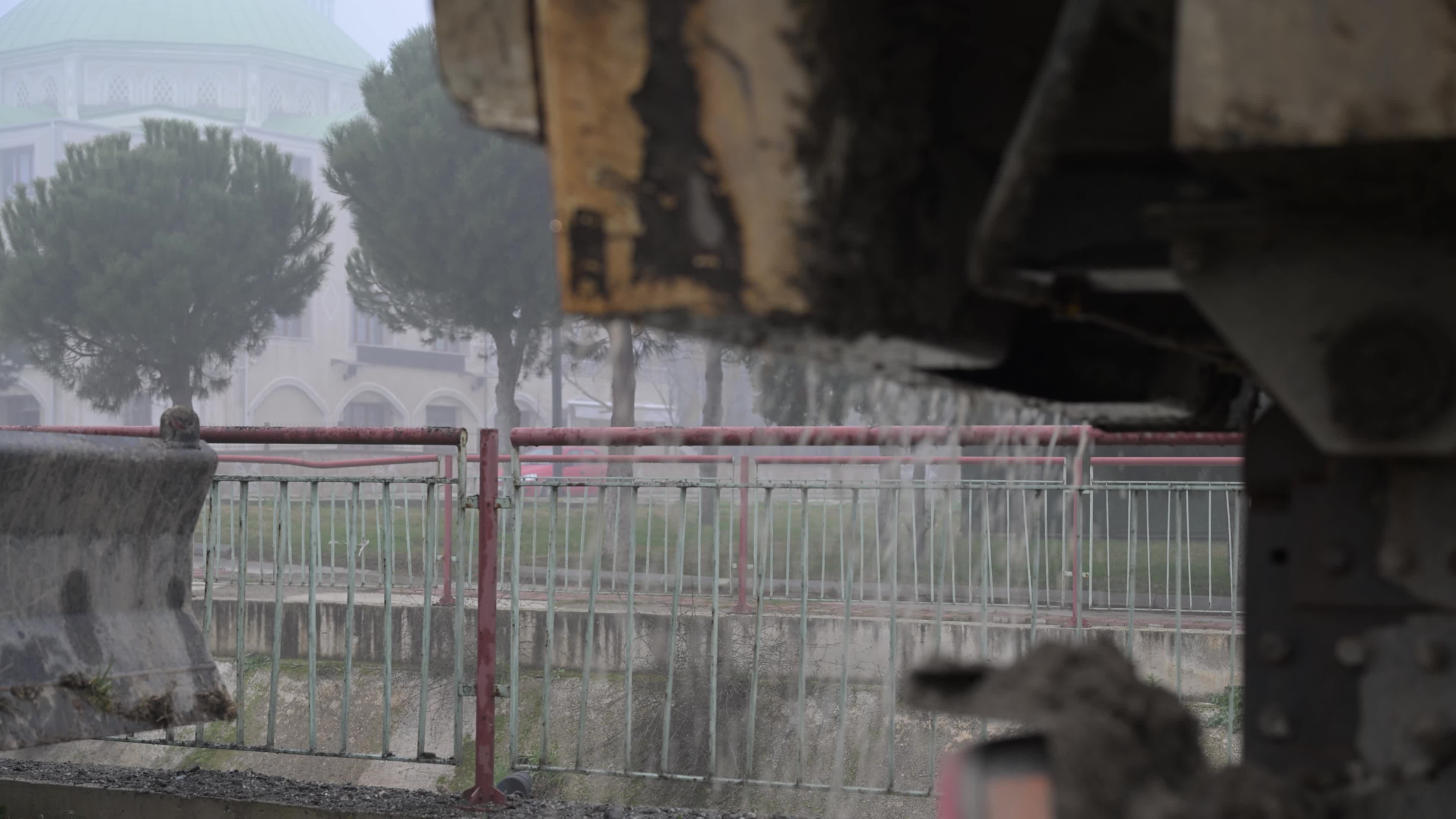 Manisa Su ve Kanalizasyon İdaresi'nden Bozköy Deresi’nde 150 kamyonluk temizlik çalışması