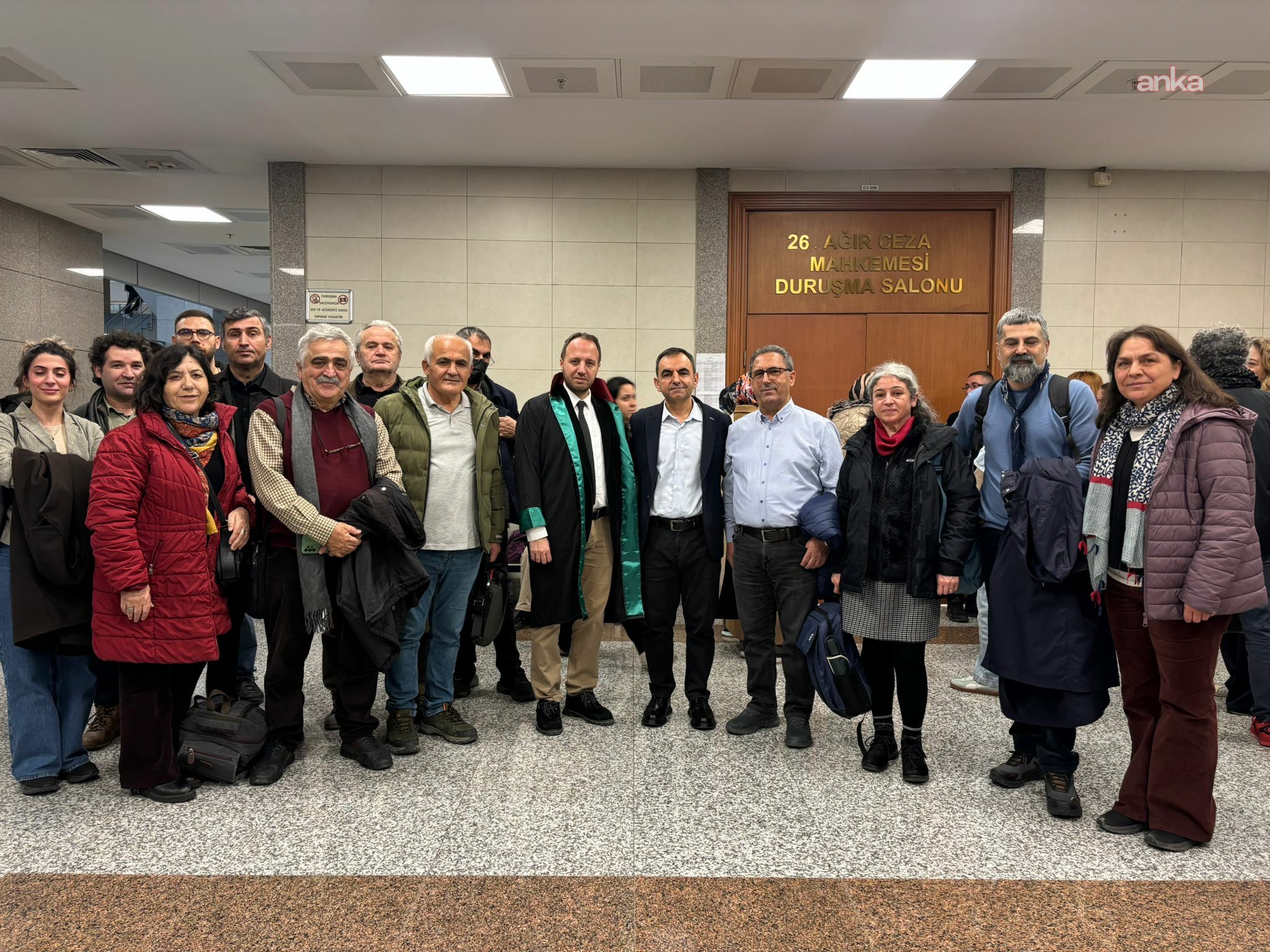 Gazeteci Ercüment Akdeniz’in yargılandığı dava ertelendi, yurt dışına çıkış yasağı devam edecek