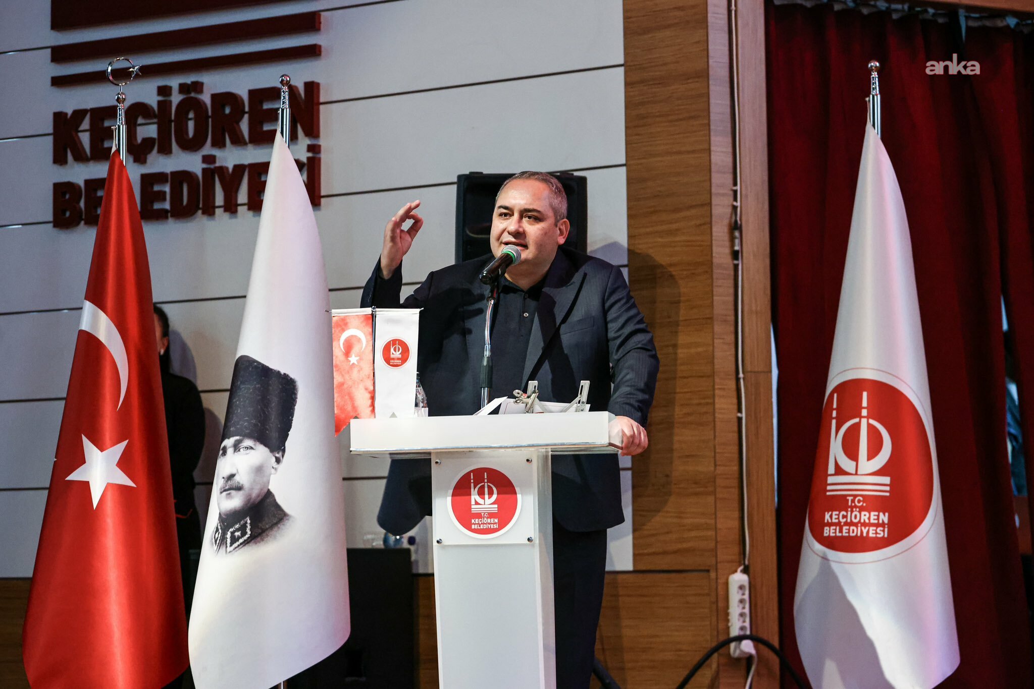 Mesut Özarslan, Özgür Özel'in grup toplantısındaki sözleri nedeniyle suç duyurusunda bulunacağını açıkladı