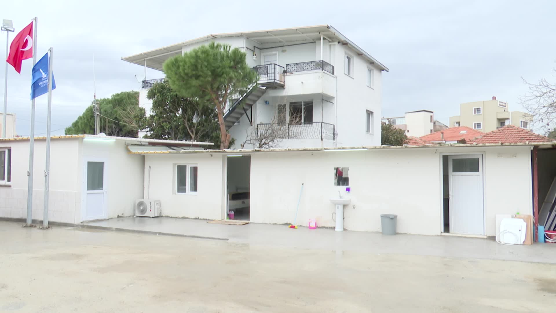 İzmir İtfaiyesi’nin 63’üncü istasyonu Şakran’da hizmete girdi