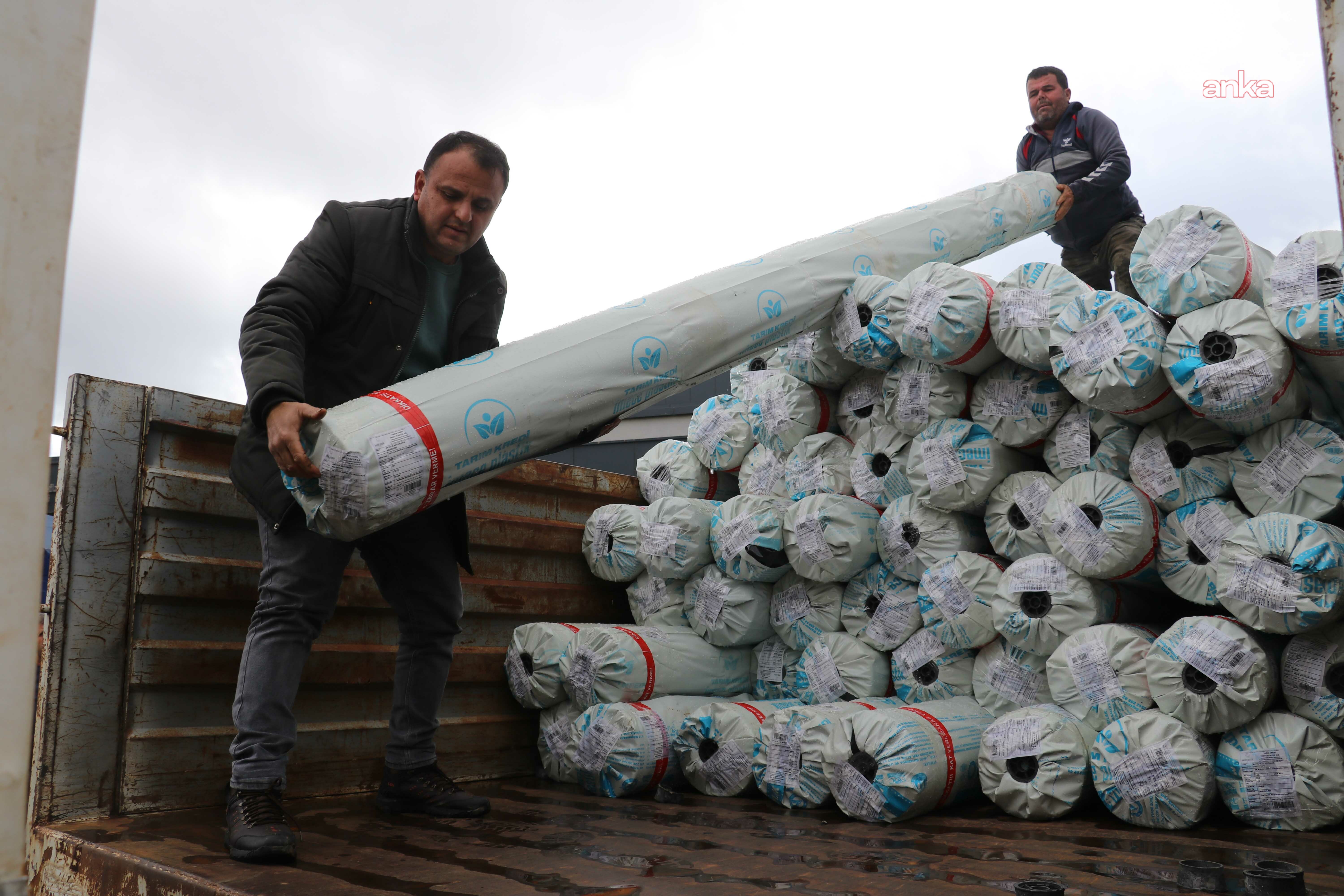 Antalya Büyükşehir Belediyesi'nden şiddetli yağışta zarar gören üreticilere sera naylonu desteği