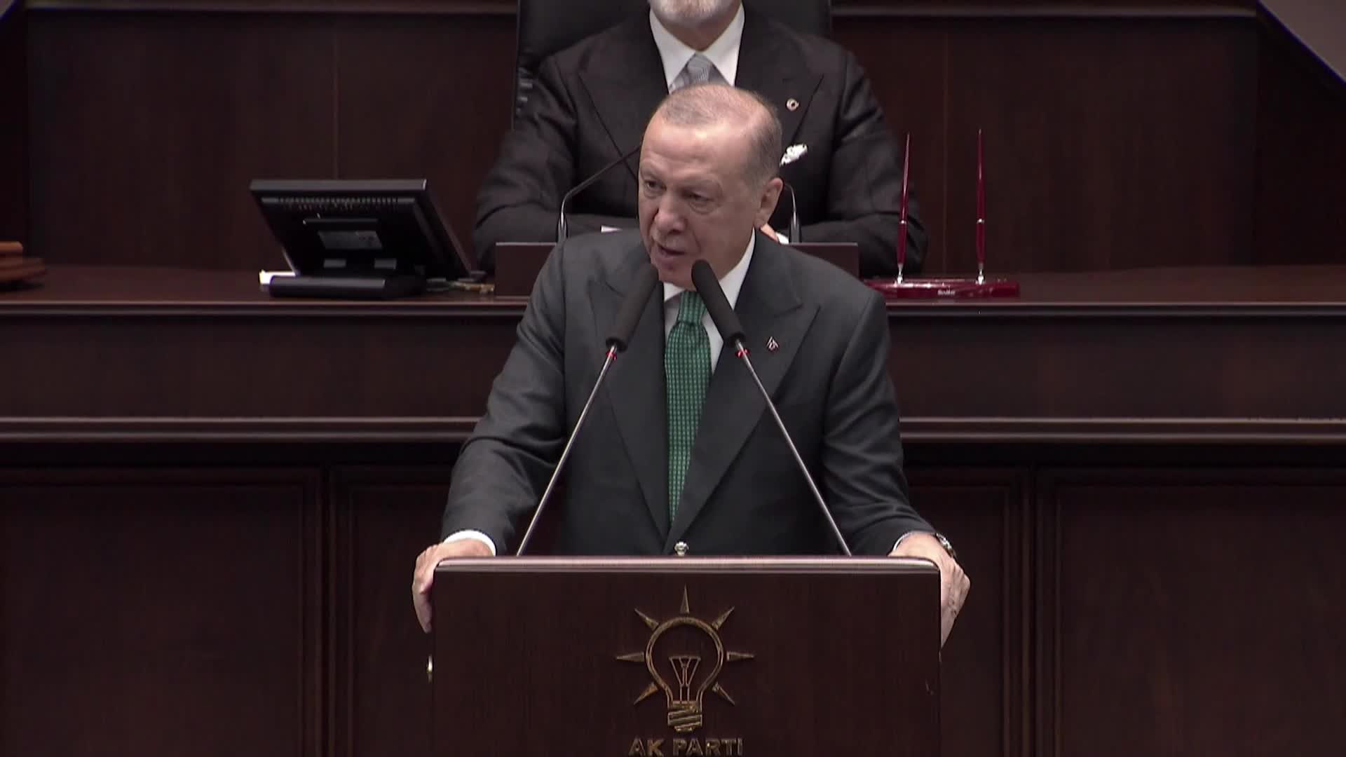 AK Parti Grup Toplantısı... Cumhurbaşkanı Erdoğan: "Suriye'nin kuzeyindeki belirsizliğin ortadan kalkmasıyla sürecin yükü hafifleyecek"