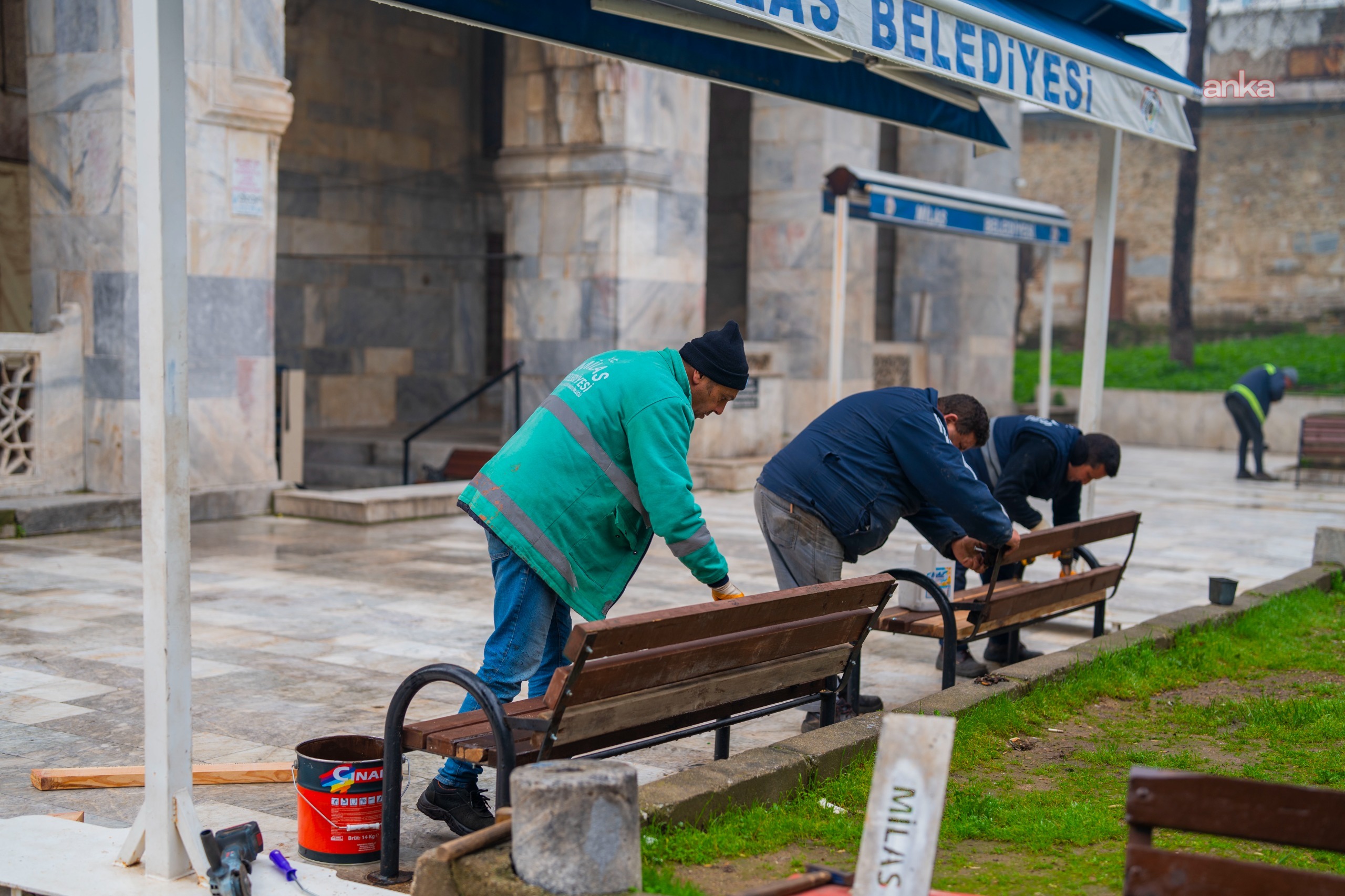 Milas Belediyesi'nden Ramazan ayı öncesi cami bahçelerinde temizlik çalışması