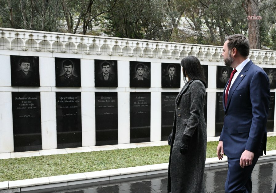 ABD Başkan Yardımcısı JD Vance, Bakü'de Şehitler Hiyabanı'nı ziyaret etti