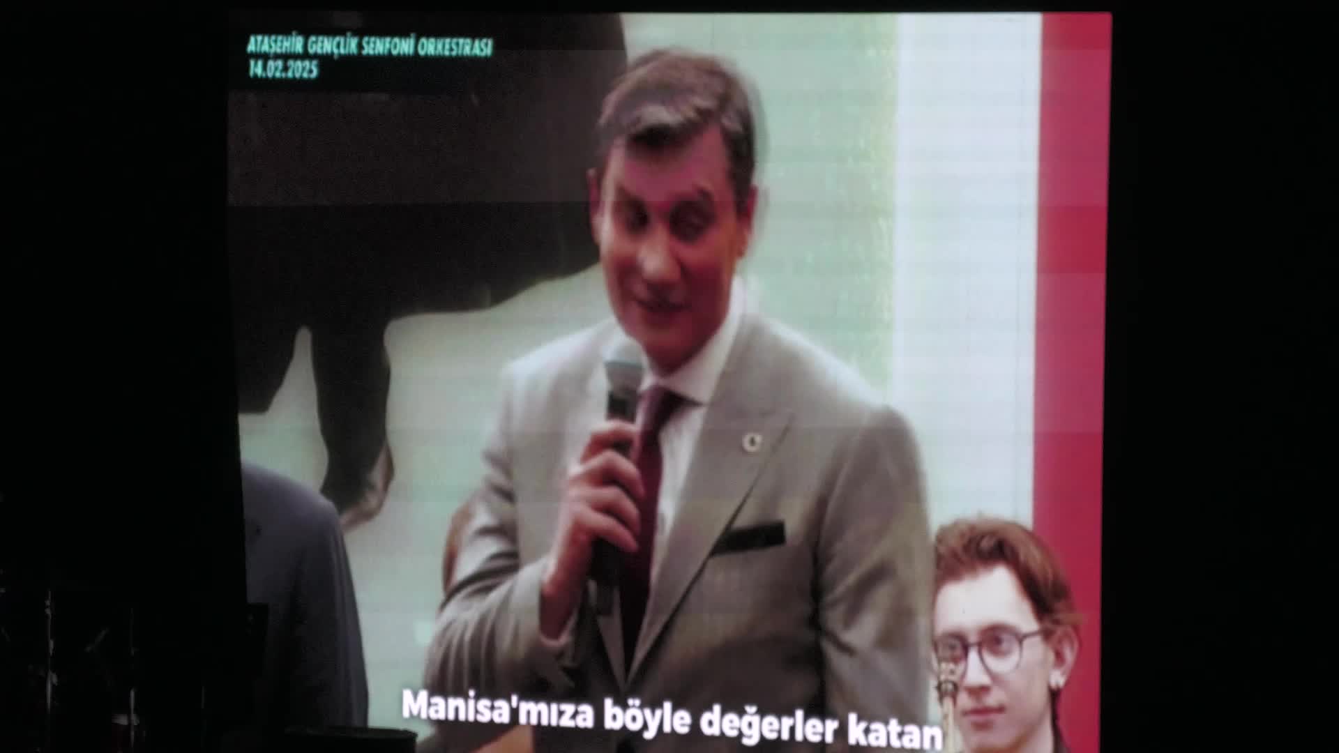 Manisa Büyükşehir Belediyesi'nin "Gençlik Senfoni Orkestrası" ilk konserini gerçekleştirdi