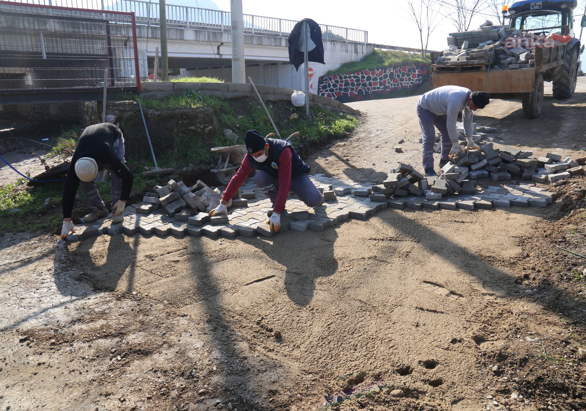 TURGUTLU BELEDİYESİ, 5 KIRSAL MAHALLEDE ÇALIŞMALARINI SÜRDÜRÜYOR