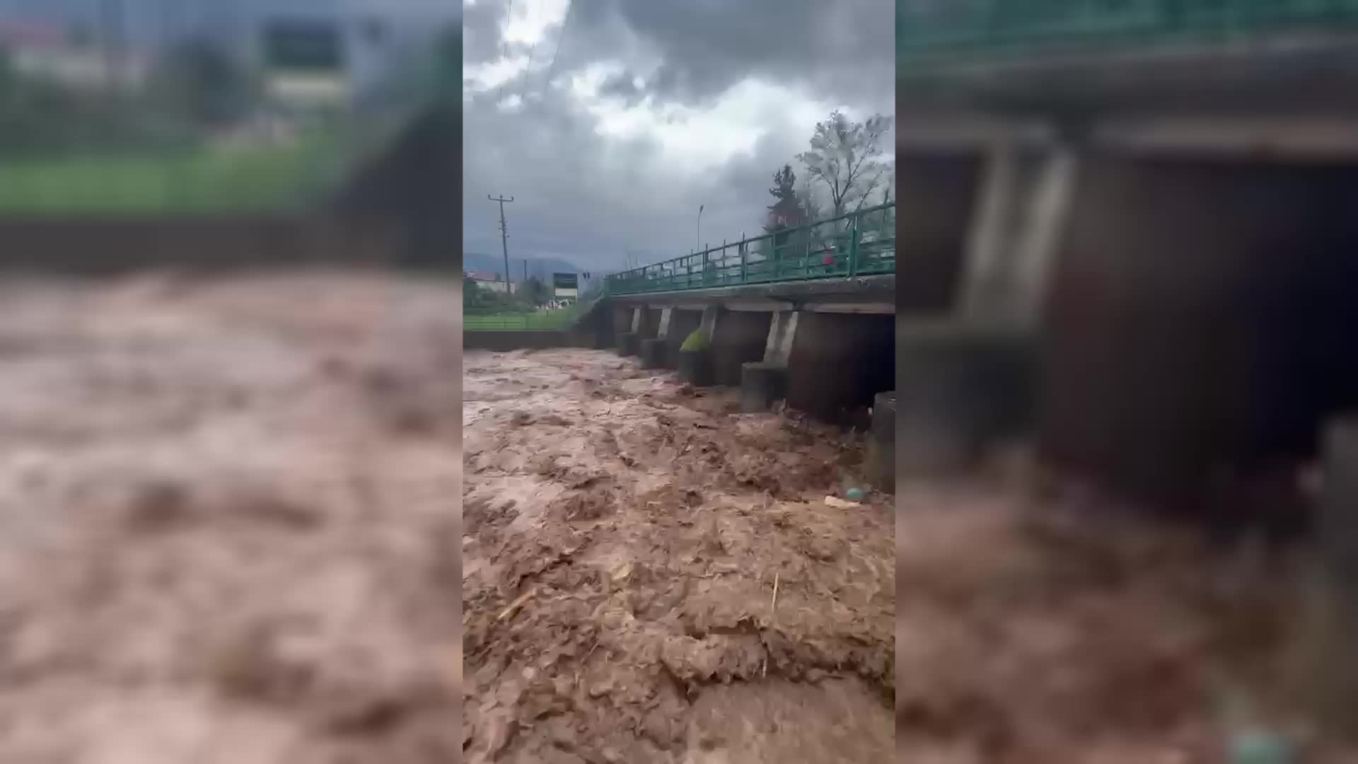 Muğla'da şiddetli yağış taşkınlara yol açtı