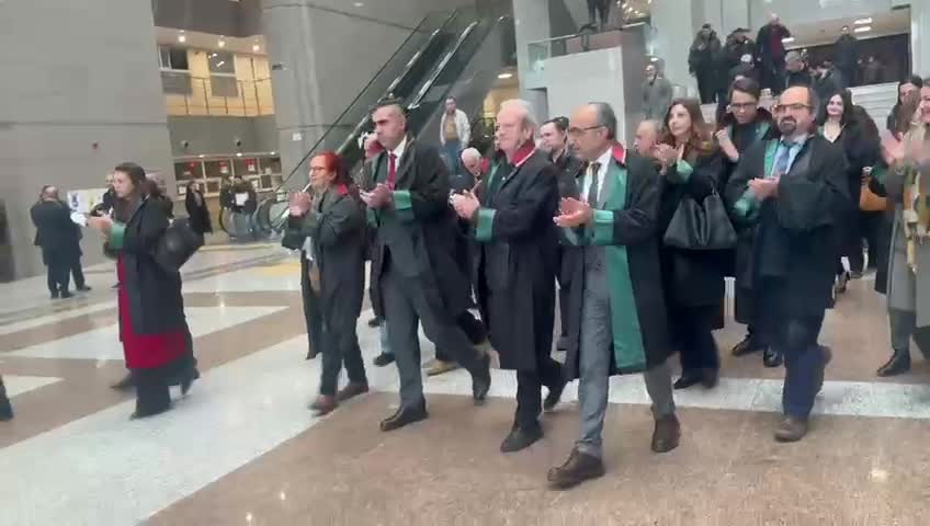 Avukatlardan Pekay Salmanoğlu için Çağlayan’da açıklama: “Siyasal dosyalarla özdeşleşmiş bir ismin Adalet Bakanlığı’na getirilmesi tesadüf değildir”