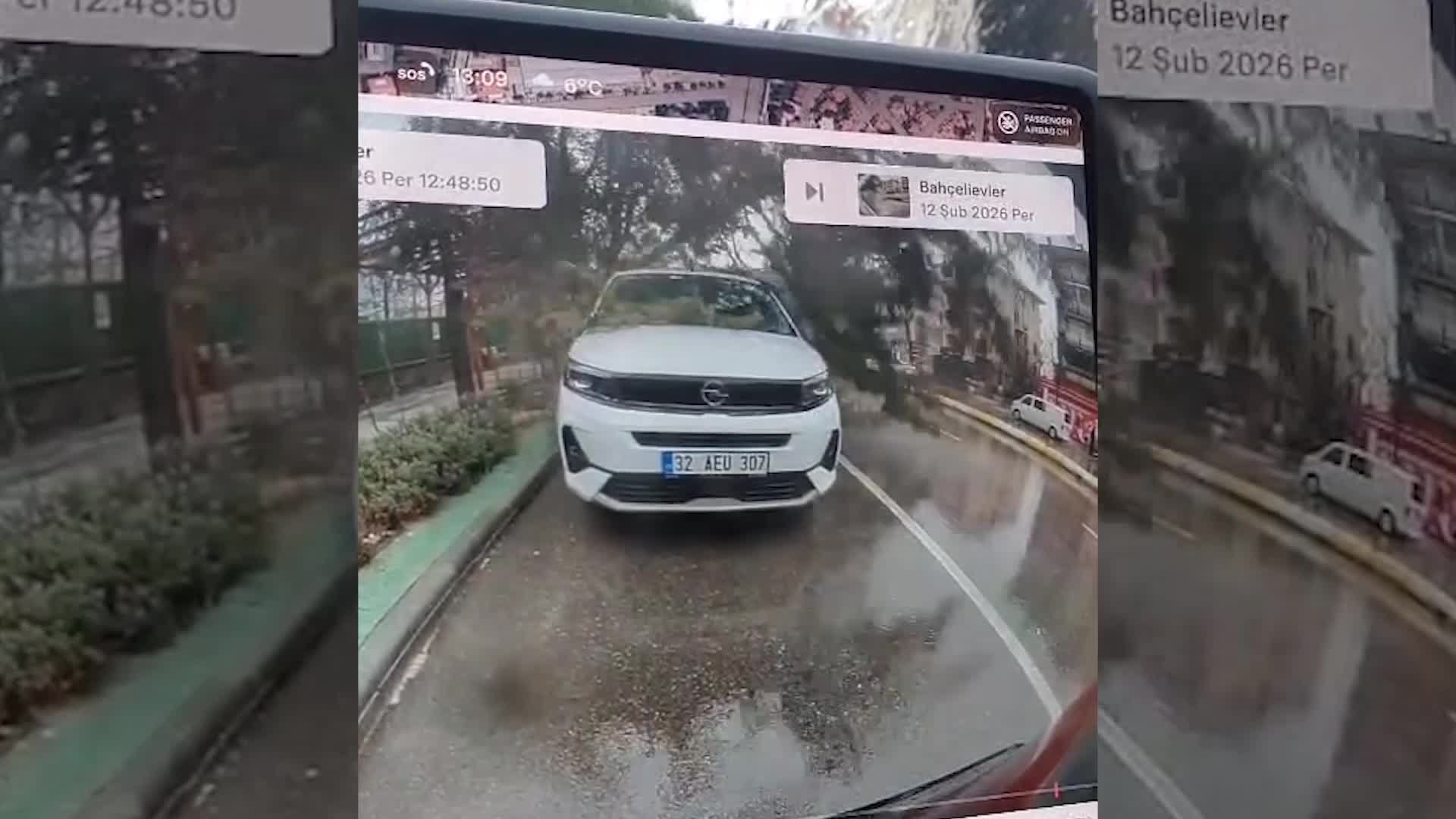 Isparta'da fırtına günlük hayatı olumsuz etkiledi: Ağaçlar devrildi, motosikletlere yasak geldi