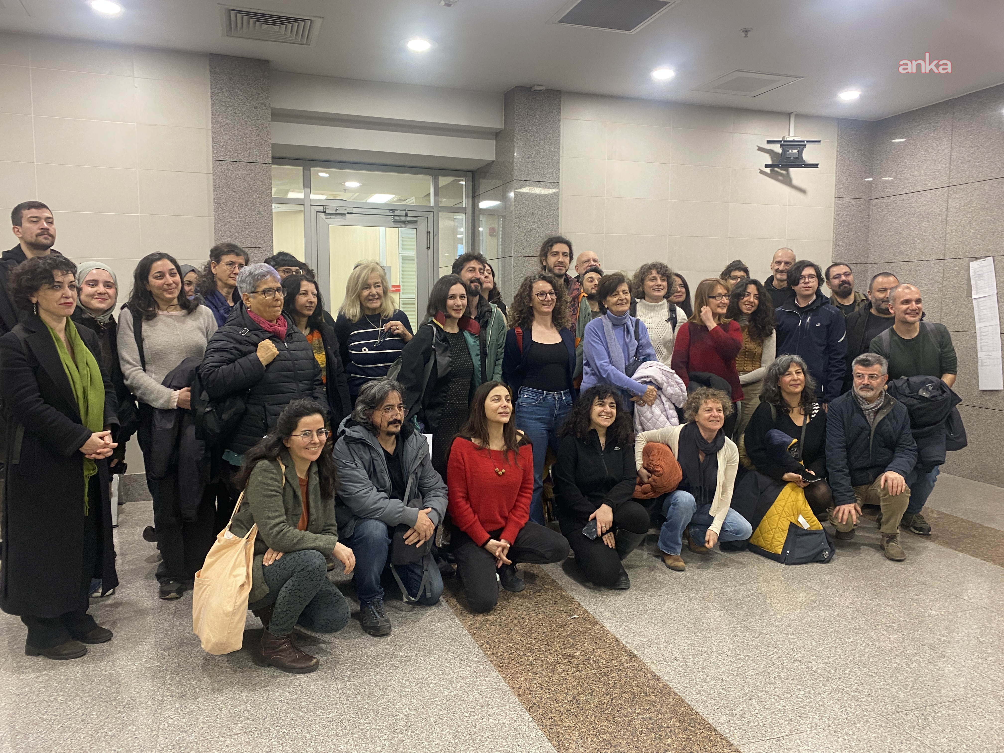 LeMan dergisine saldıranlara tepki gösterdiği için 195 gün tutuklu kalan akademisyen Aslı Aydemir, 223 gün sonra ilk kez hakim karşısında