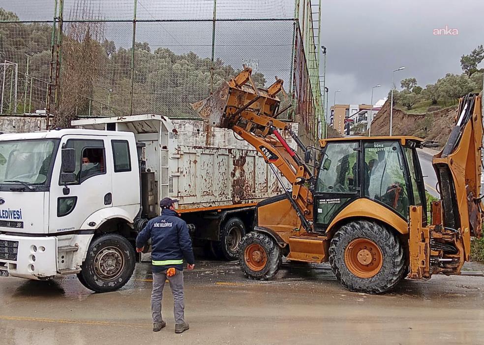 Söke Belediyesi ekipleri, yoğun yağışa karşı sahada