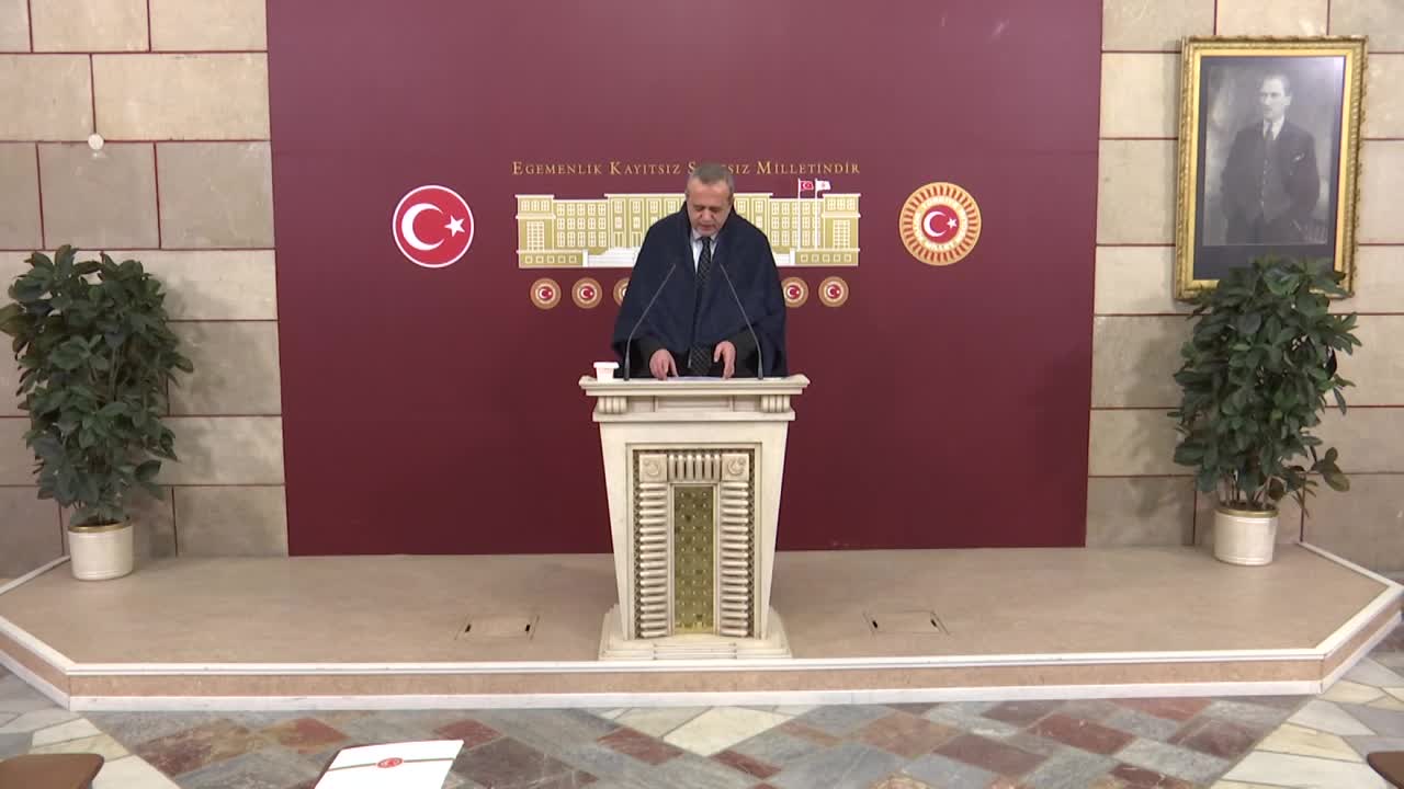 DEVA Partili Kaya'dan doğal gaz faturalarındaki fahiş artışlara battaniyeli protesto: "Vatandaşın belini büken bu fahiş artışlara artık son verin"