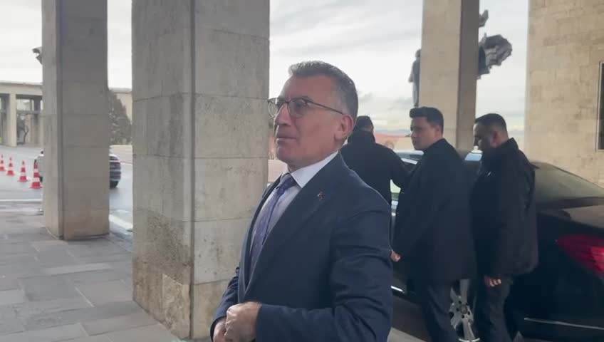 Meclis'teki yemin kavgası... Abdullah Güler: "Kahvehanedeki kavga gibi bir görüntüye sebebiyet vermekten ben çok üzüldüm"
