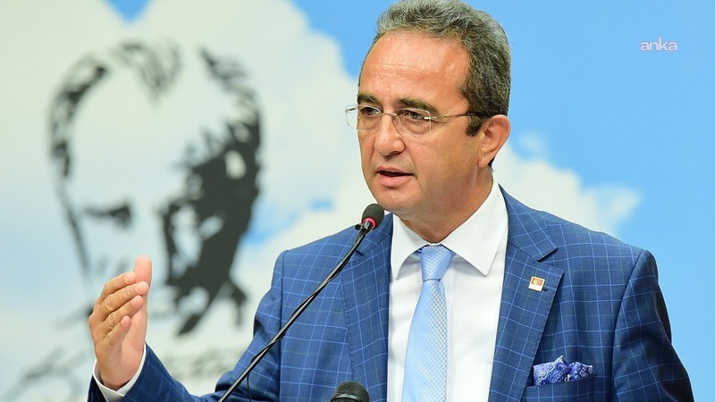 Bülent Tezcan: “Akın Gürlek’in devir teslim töreninde kürsü hakiminin ne işi var”