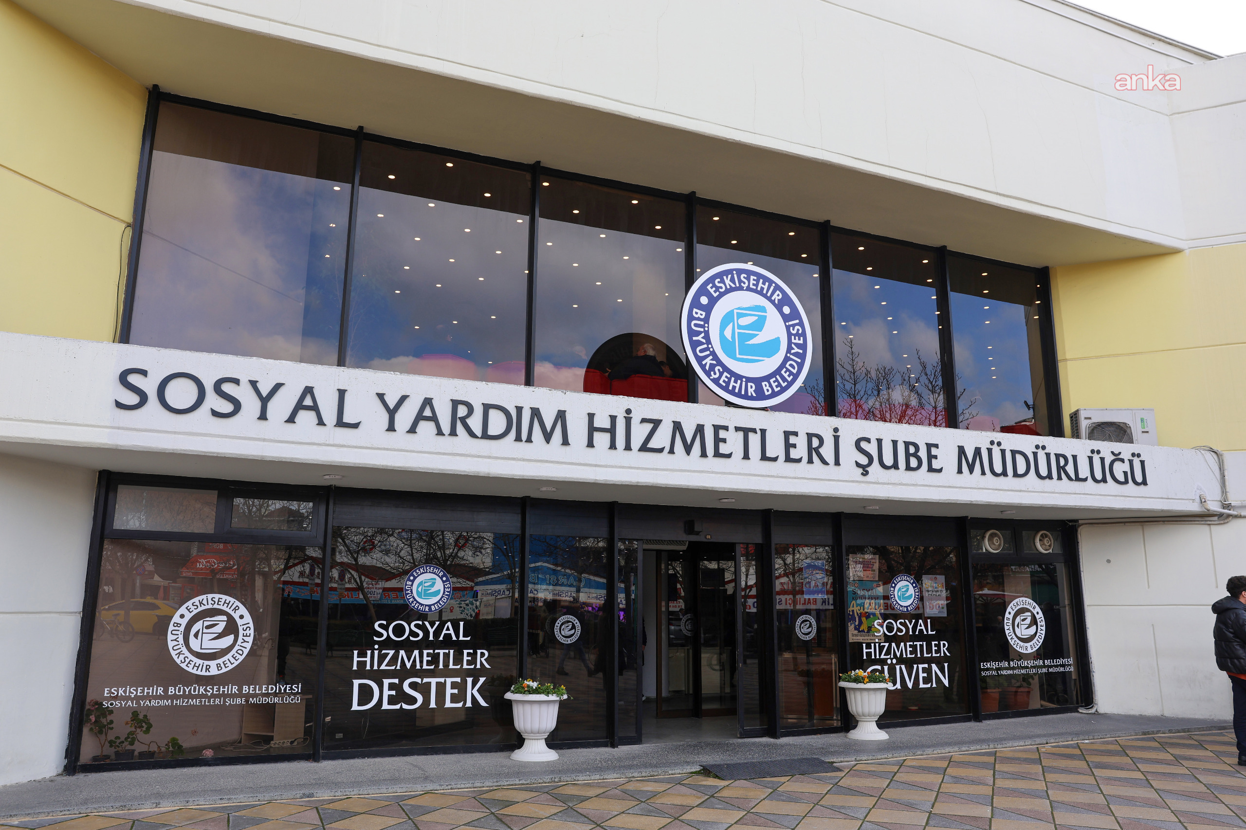 Eskişehir Büyükşehir Belediyesi, "Emekli Destek Kartı" projesini hayata geçirdi