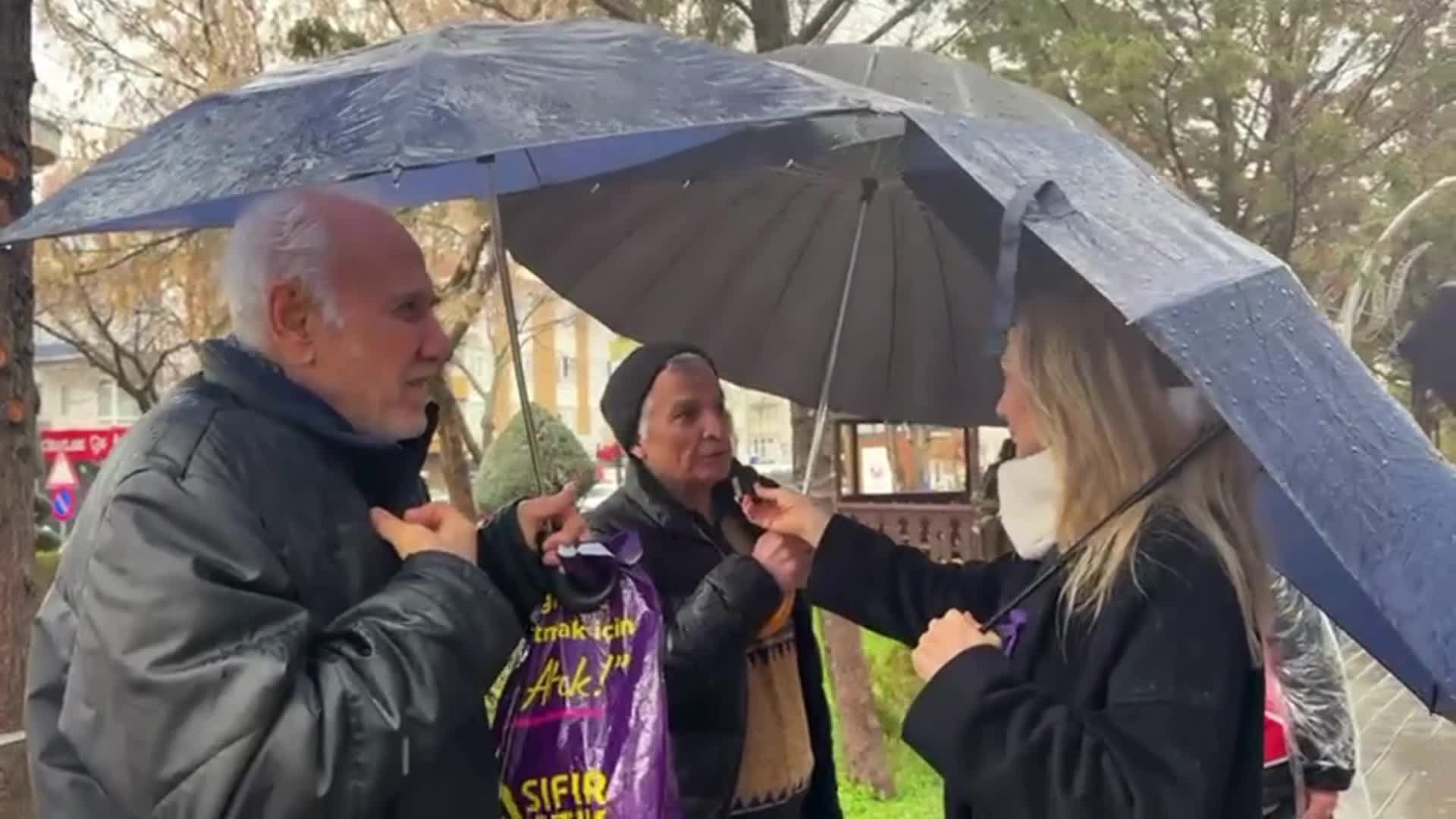 Aylin Nazlıaka, Keçiören'de esnafı ziyaret etti, Özarslan'ın istifasına ilişkin yurttaşların görüşlerini dinledi