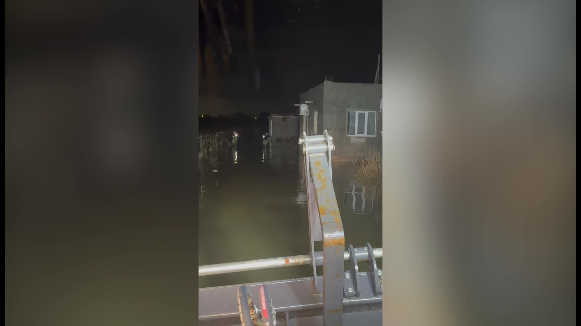 Mahsur kalan aileyi Manisa İtfaiyesi kurtardı