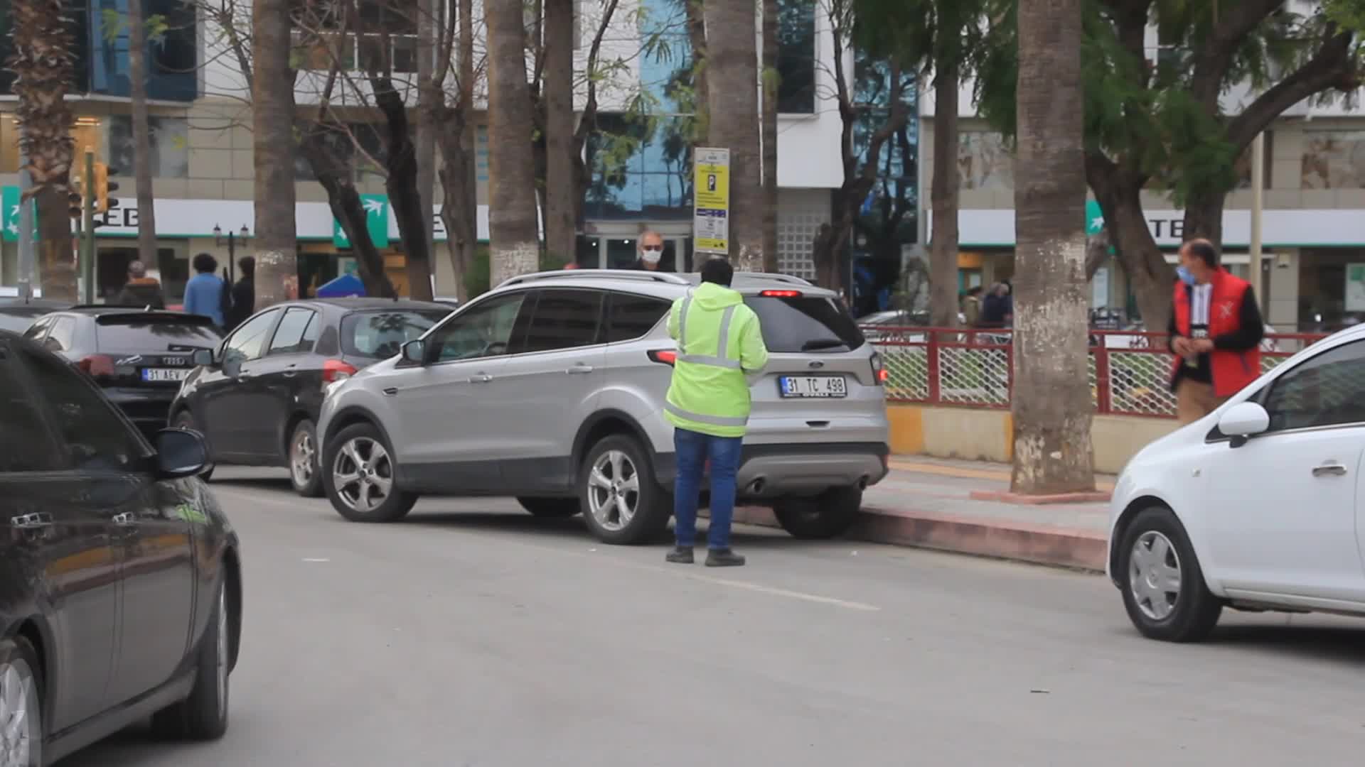 HATAY'DA PARKOMAT UYGULAMASI DURDURULDU