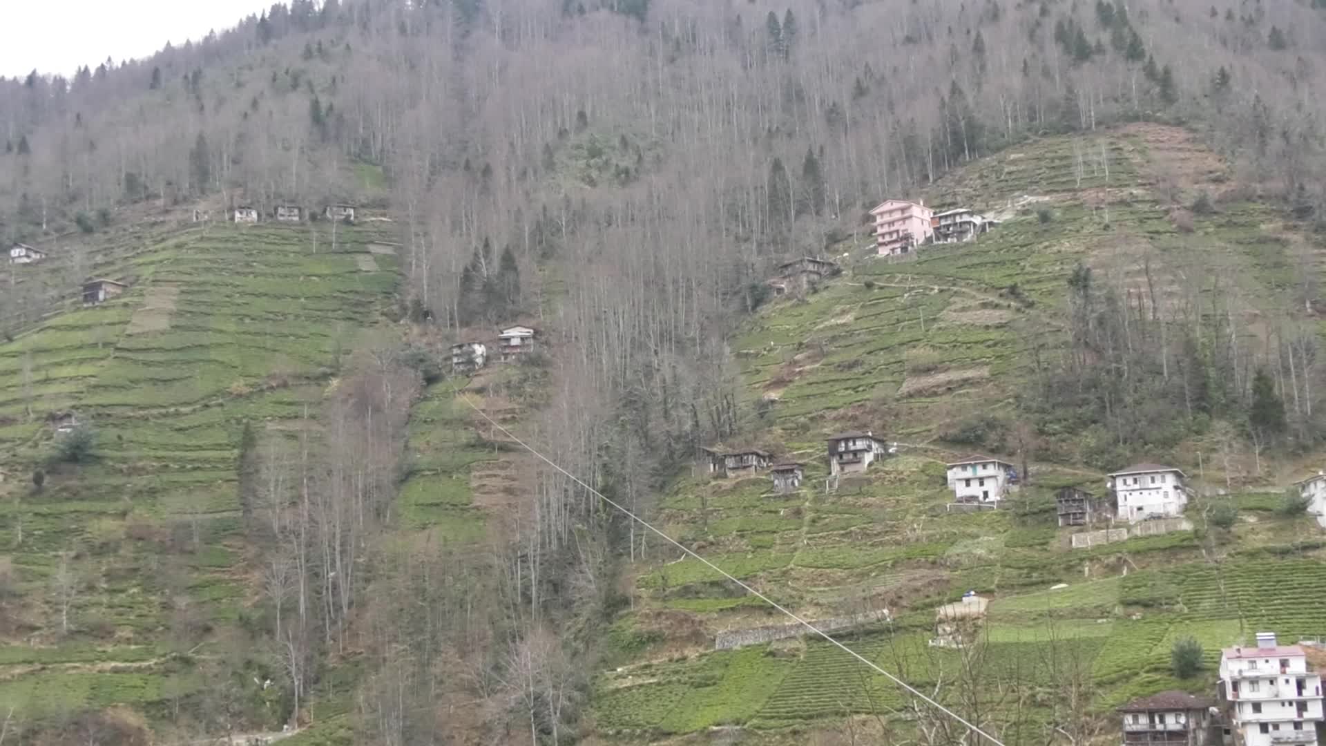 Rize Güneyce Mahallesi'nden Cumhurbaşkanı Erdoğan'a seslendi: Milletvekili 80 metrelik bir yolu açamıyorsa ben bunu Sayın Cumhurbaşkanımızdan rica ediyorum