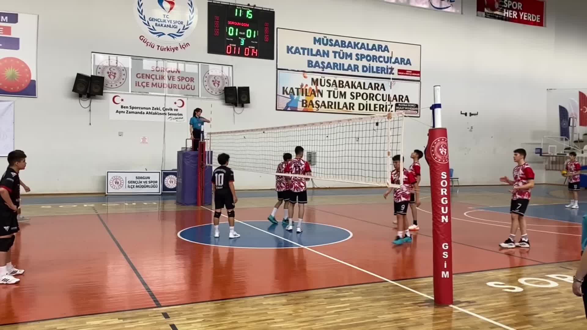 Yozgat'ta yıldız kız ve erkekler voleybol yarıfinal müsabakaları tamamlandı