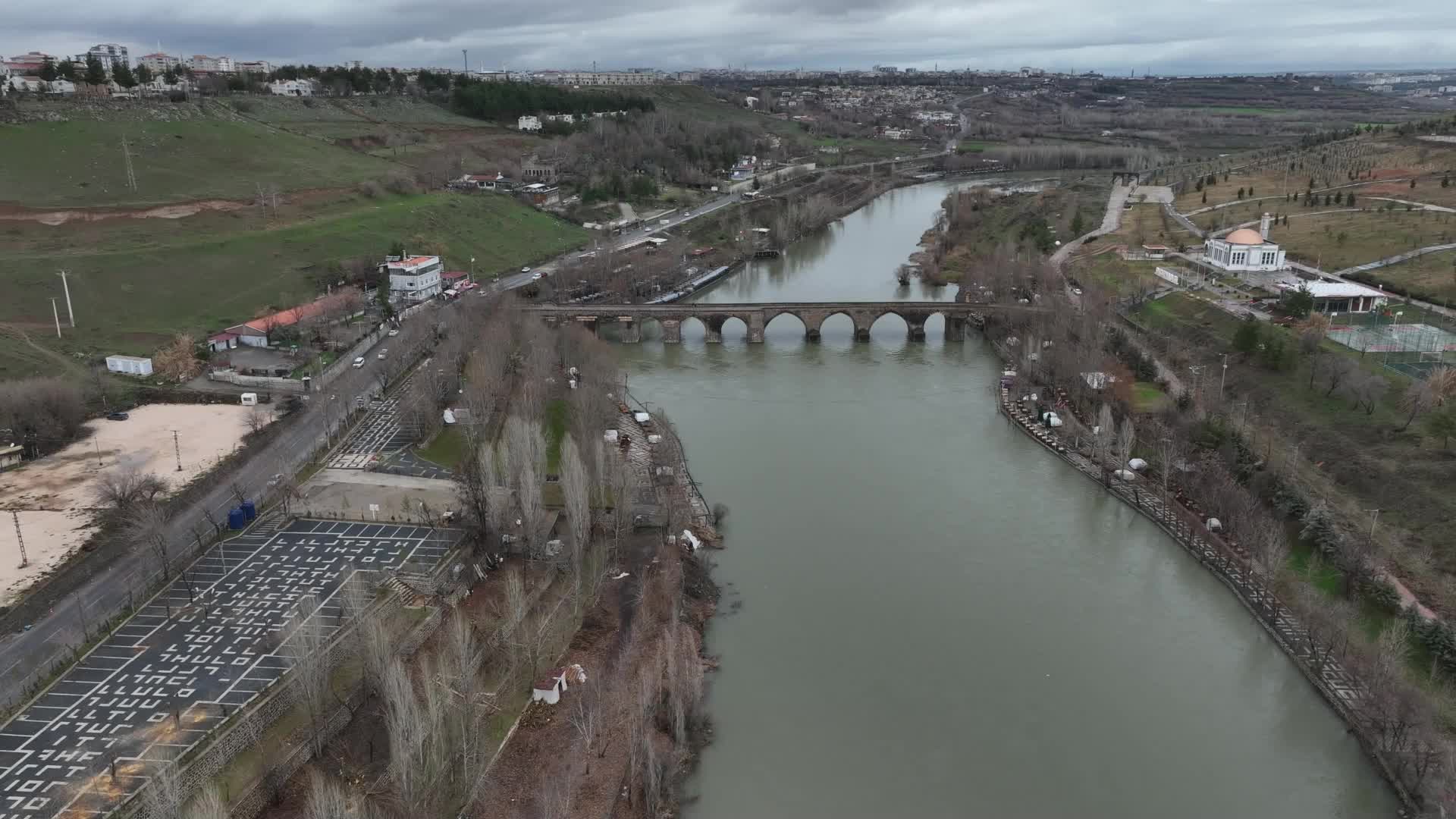 Dicle Nehri’nin su seviyesi yükseldi… İşletmeler su altında kalma riskiyle karşı karşıya