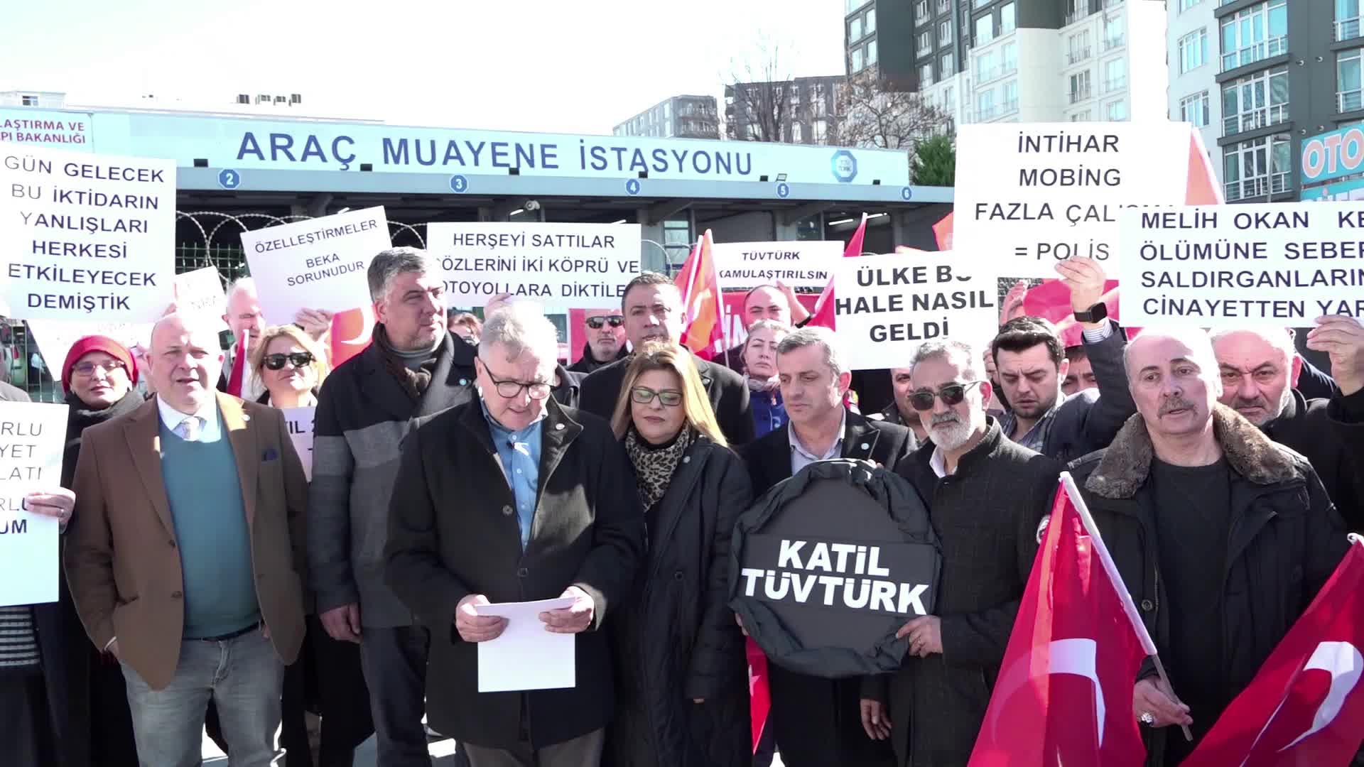İYİ Parti Bakırköy İlçe Başkanlığı, TÜVTÜRK önüne siyah çelenk bıraktı: "TÜVTÜRK derhal kamulaştırılmalı"