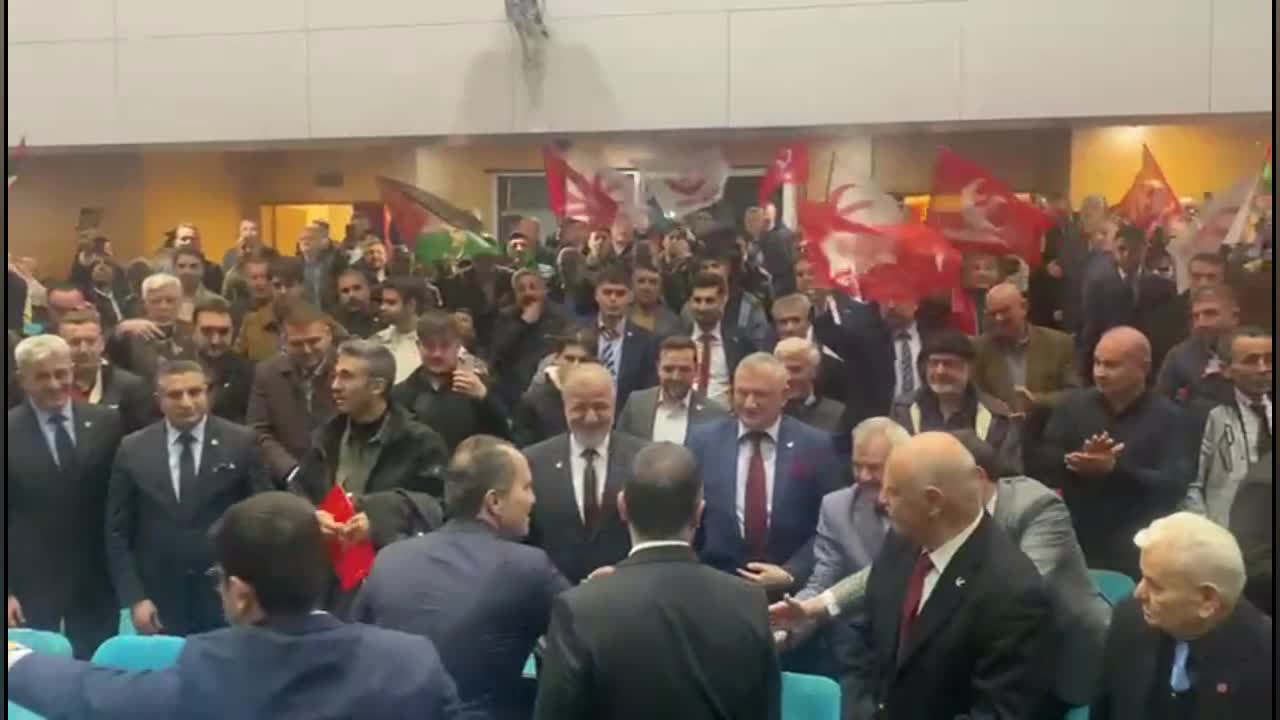 Erbakan: “Emekli maaşının 20 bin lira olduğu ülkede hurmanın kilosu bin lira”