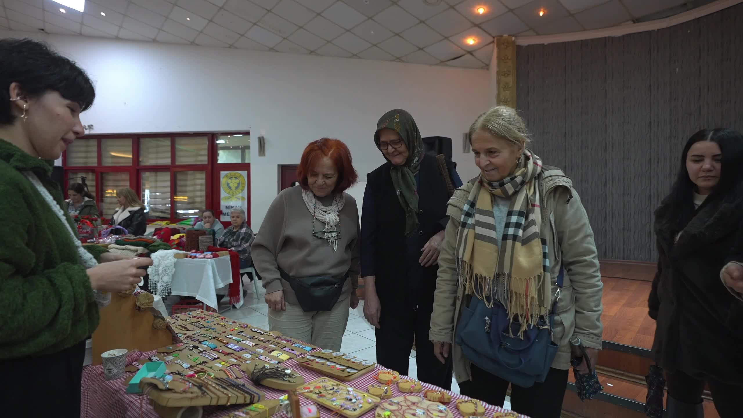Buca Belediyesi Hediyelik Eşya Pazarı’na yoğun ilgi
