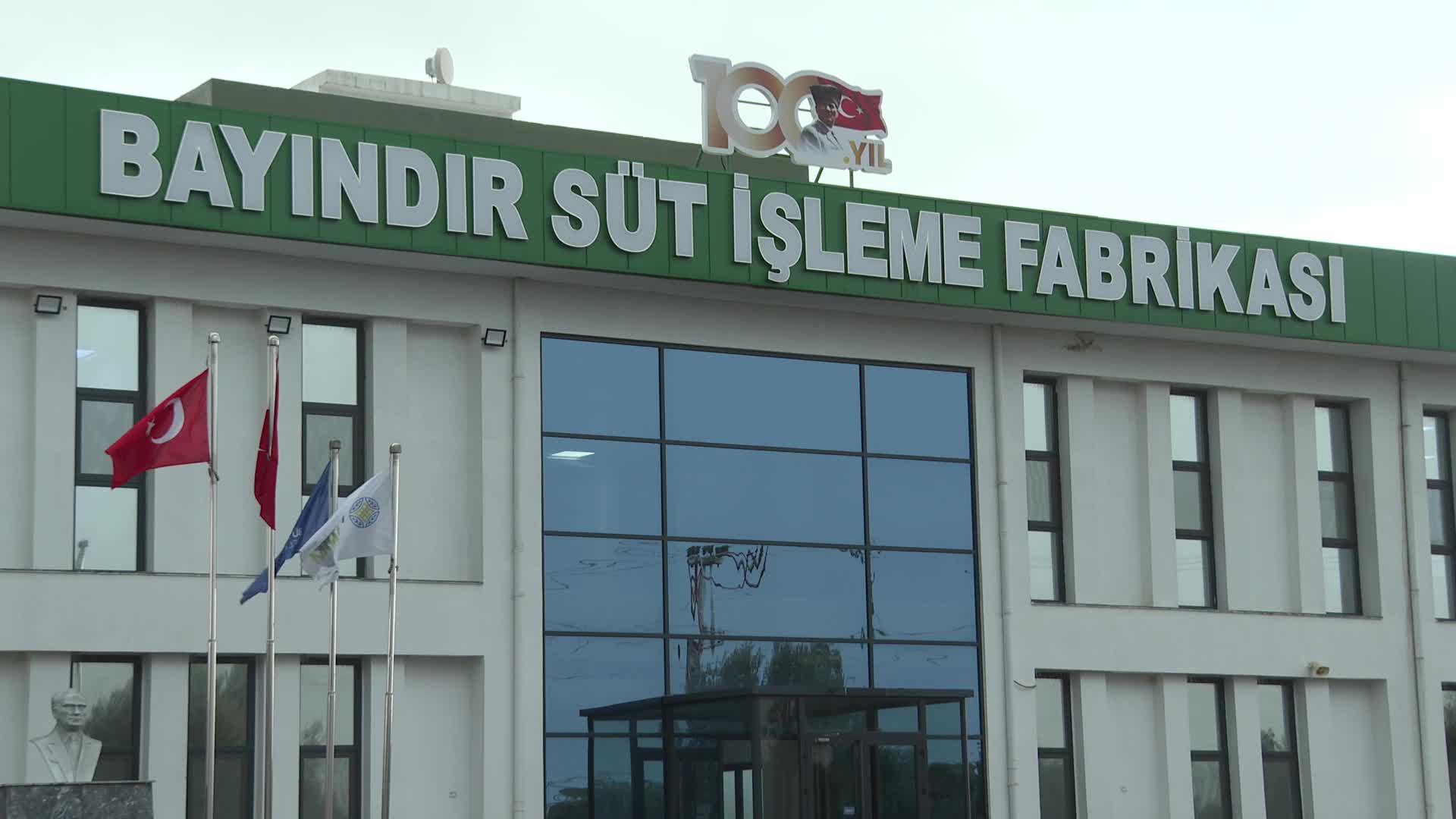 İzmir Büyükşehir Belediyesi iştiraki İZTARIM'da 500 gramlık kaşar 165 lira