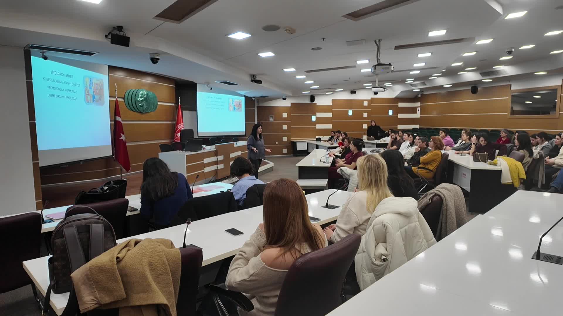Bornova Belediyesi’nden personele toplumsal cinsiyet eşitliği eğitimi