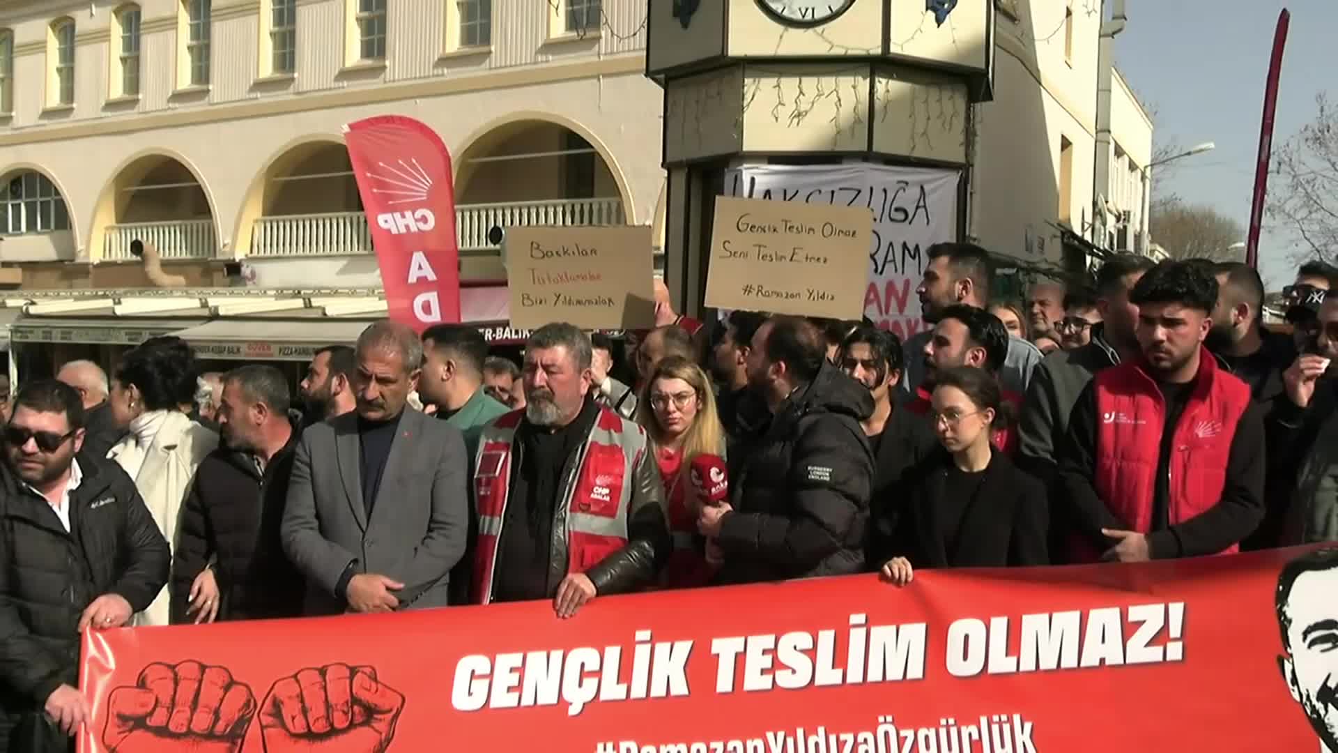 CHP İstanbul Gençlik Kolları'ndan Ramazan Yıldız'ın tutuklanmasına protesto: Bize boyun eğdiremezsiniz