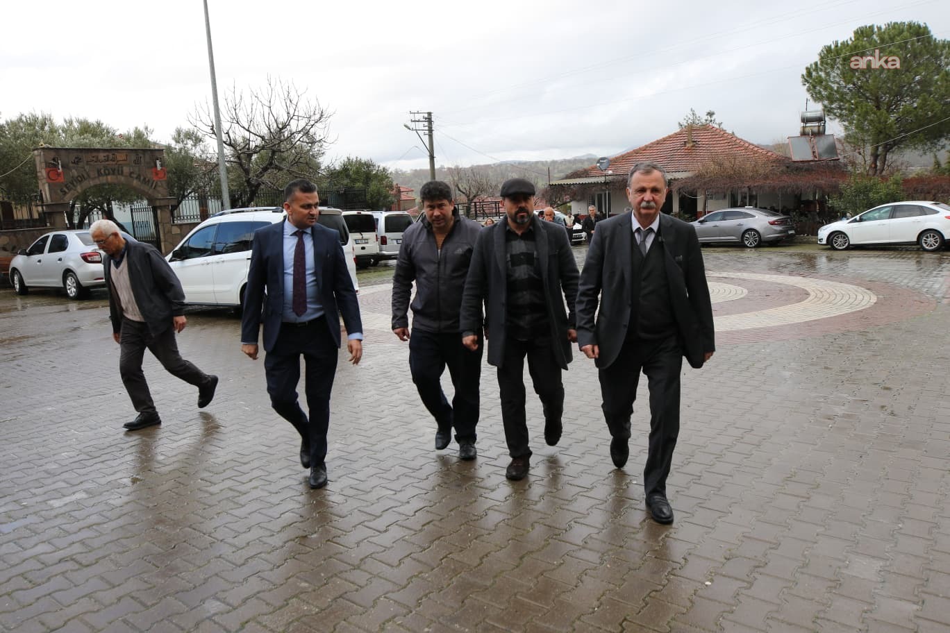 Yunusemre Belediye Başkanı Balaban, Seyitli Mahallesi'ne kazandırılan projeleri inceledi