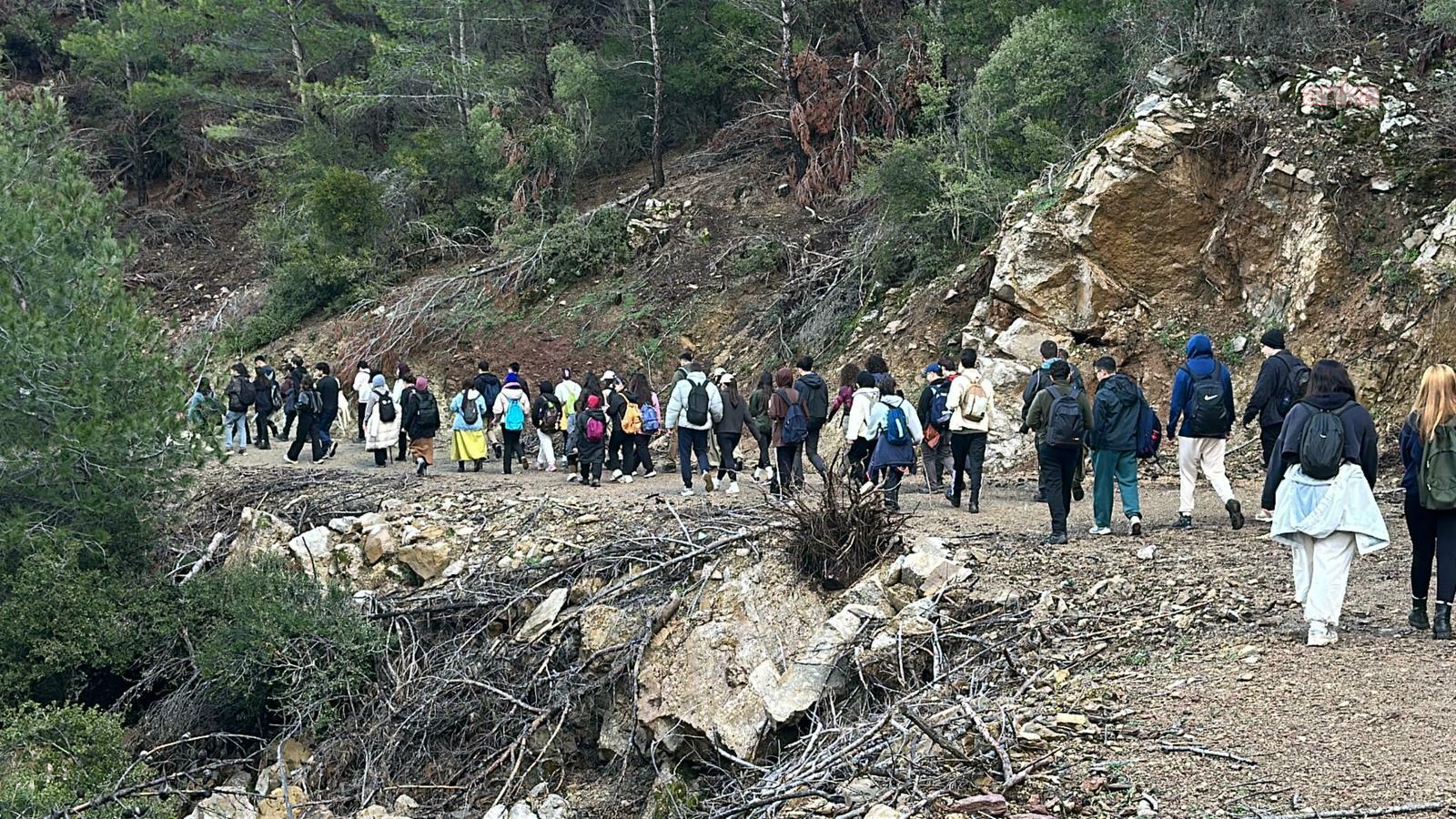 İzmir’de gençler hem yürüdü hem sosyalleşti