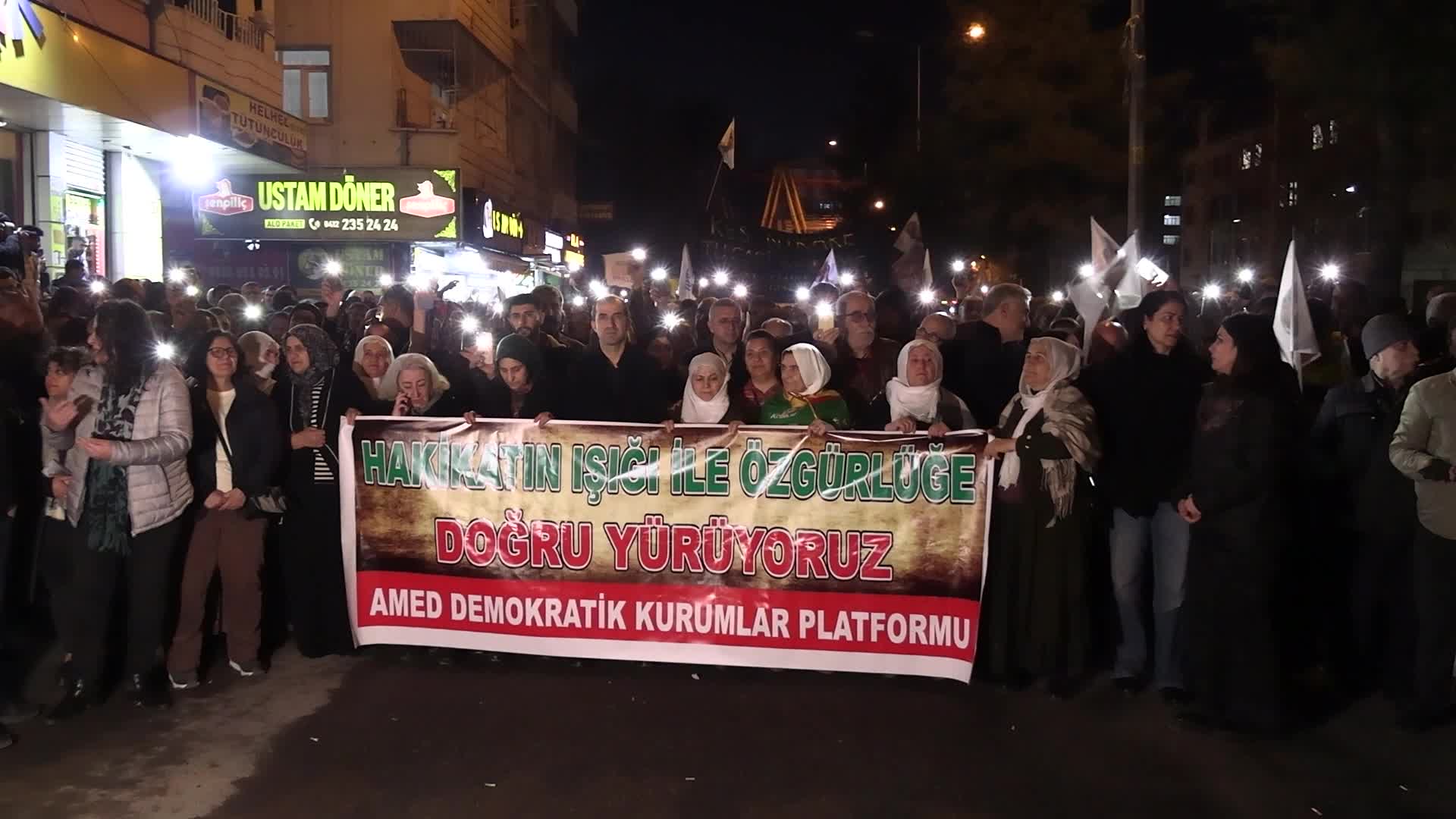 Abdullah Öcalan’ın Türkiye’ye getirilişinin yıl dönümünde Diyarbakır’da protesto yürüyüşü