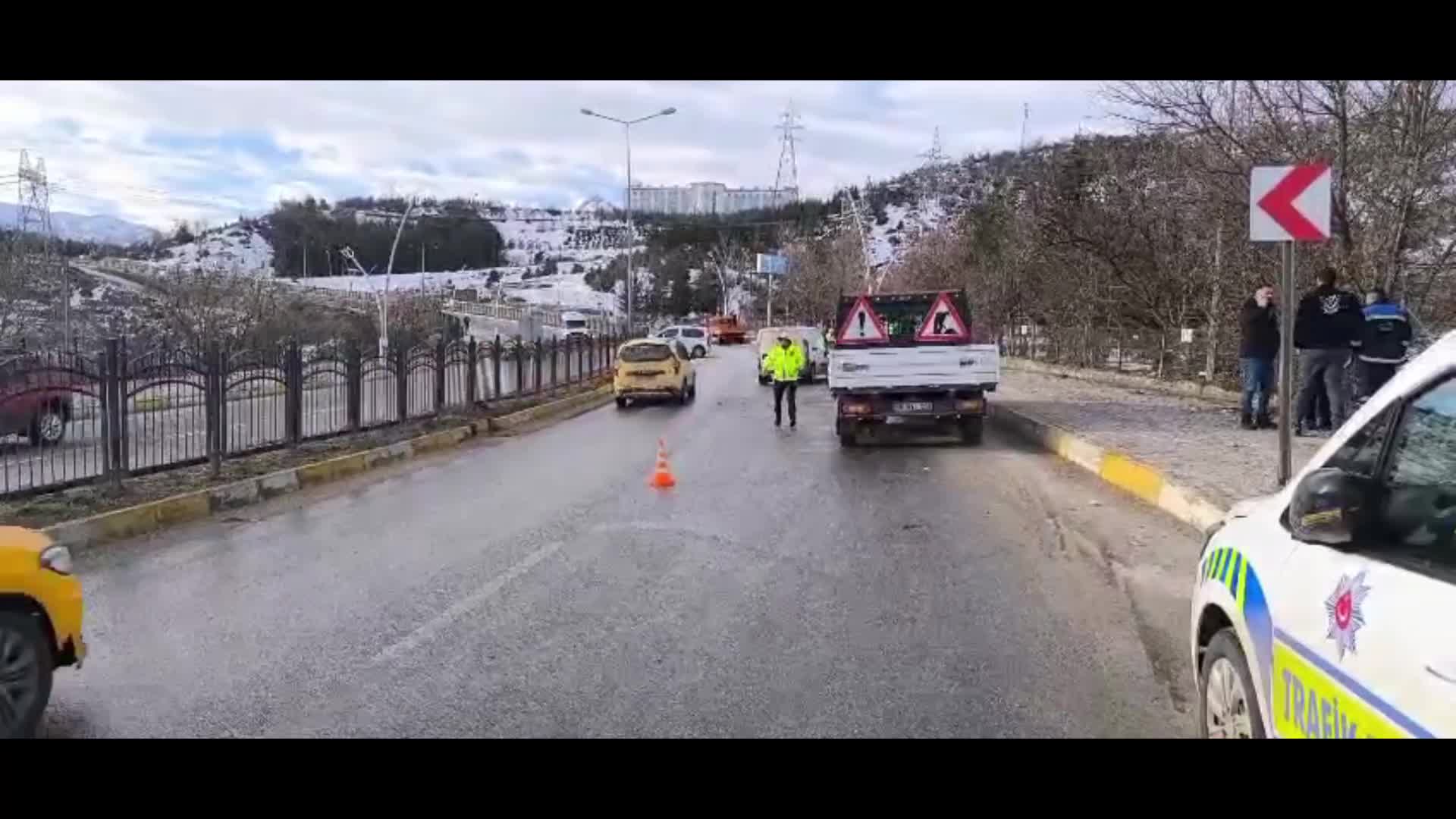 Tunceli'de 5 aracın karıştığı zincirleme kazada 2 kişi yaralandı