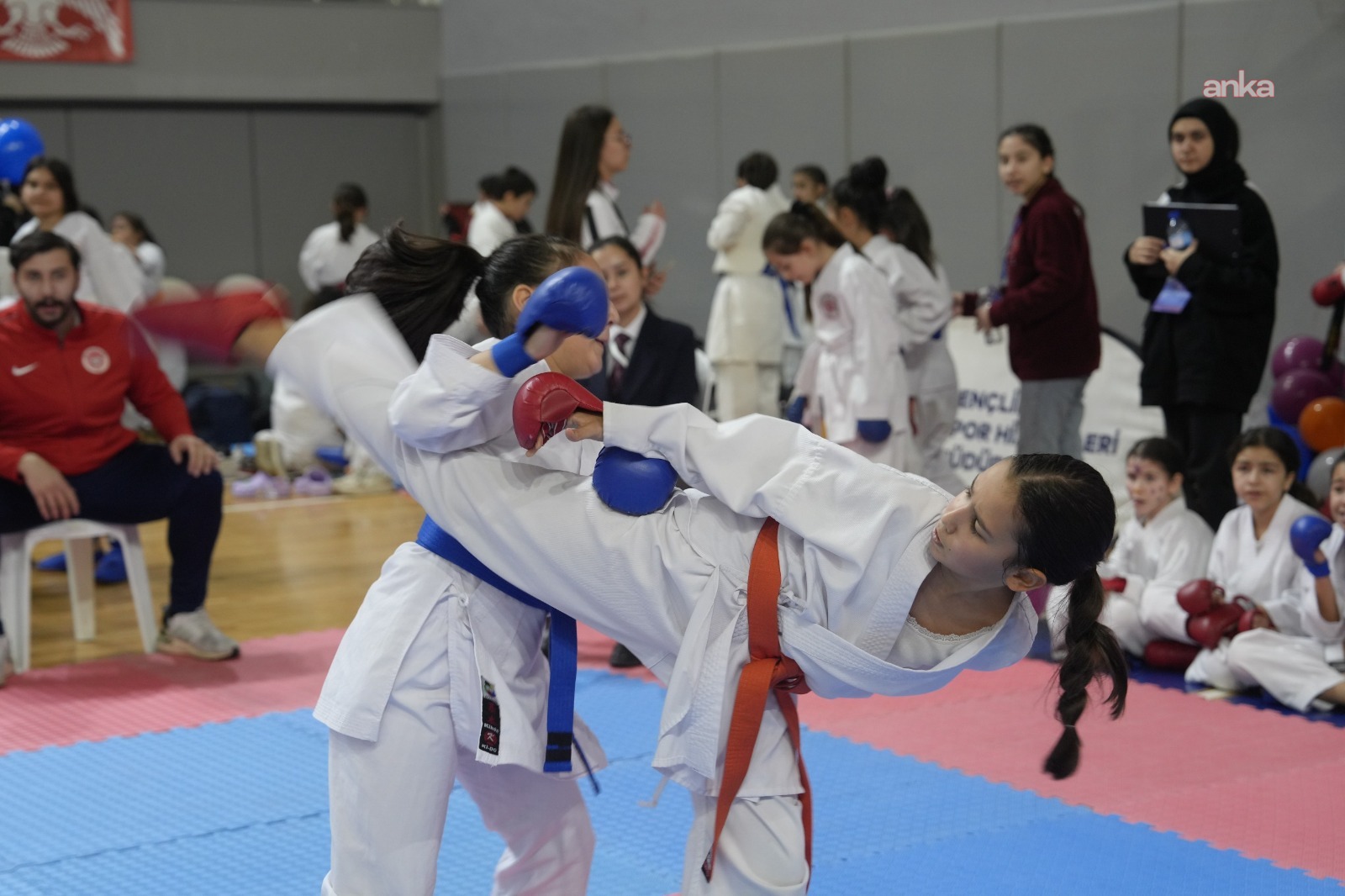 Kartal Belediyesi, "Karate ve Kick Boks Dostluk Müsabakası"na ev sahipliği yaptı