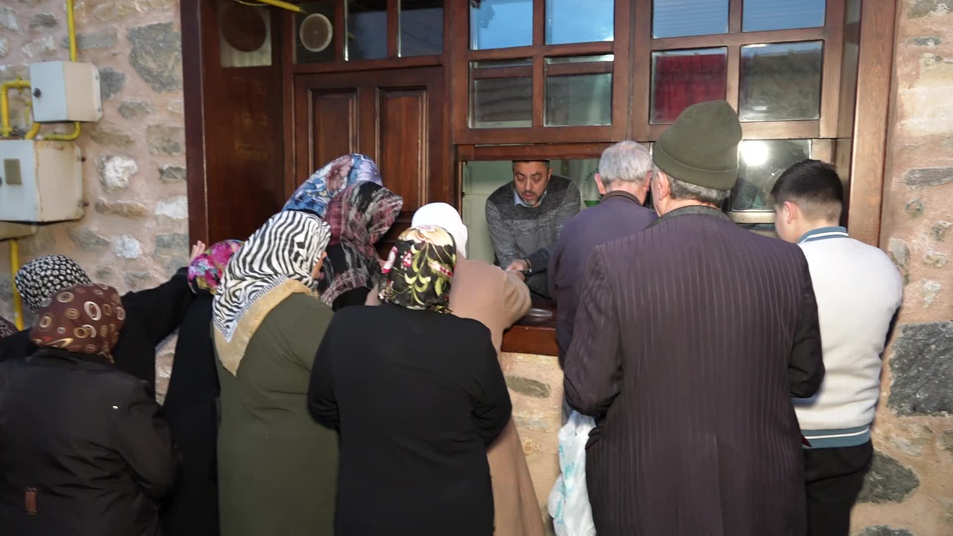 Osmangazi Belediyesi’nden ihtiyaç sahibi ailelere çorba ve ekmek ikramı